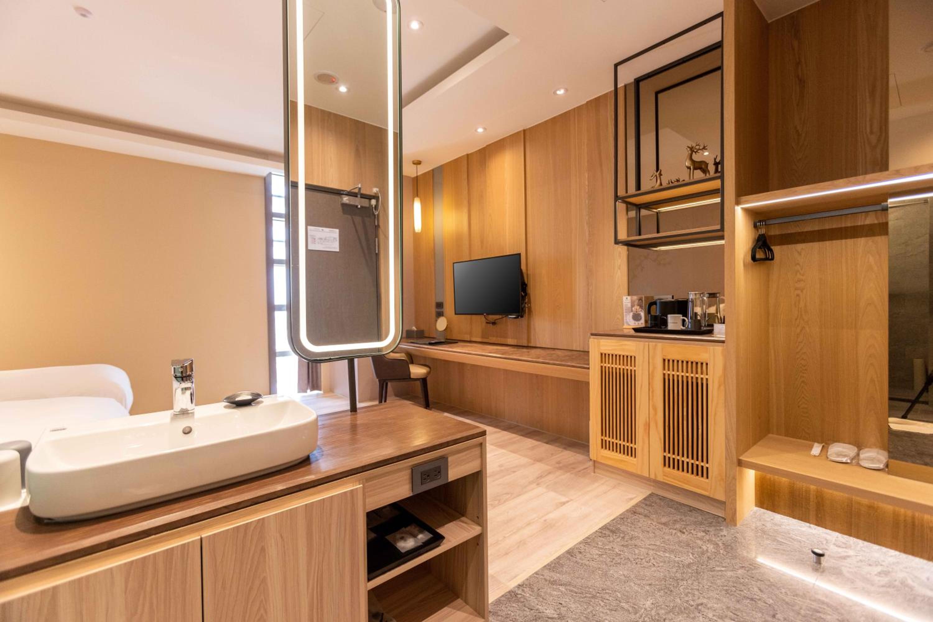 Twin Room - Photo 8
