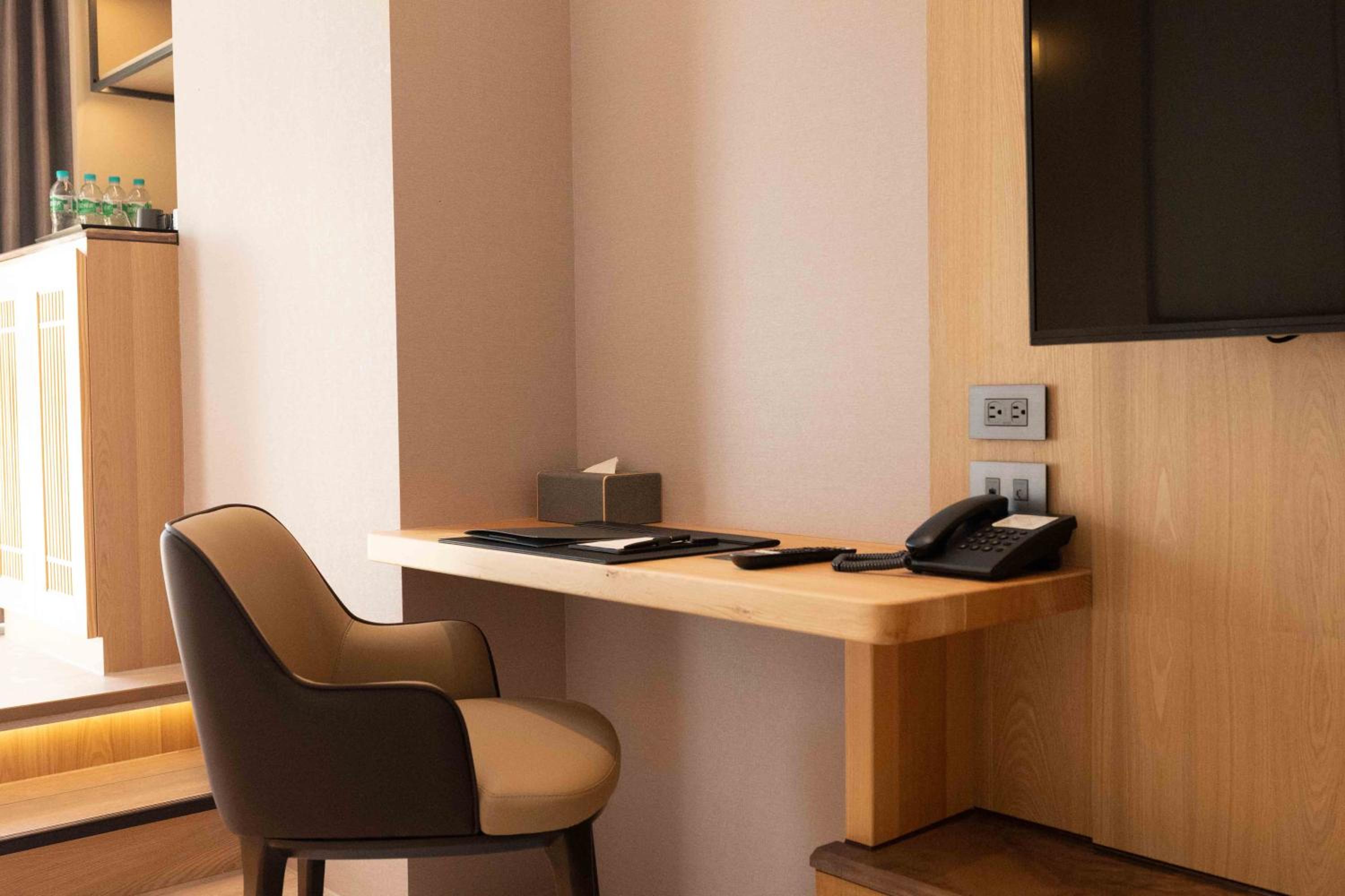 Deluxe Family Room - Photo 7