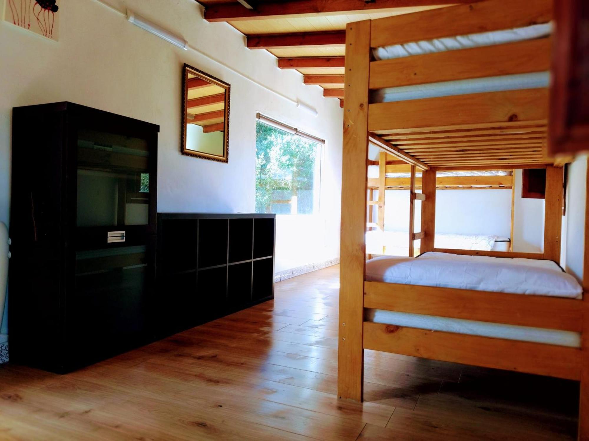Dormitorio Compartido Mixto de 6 Camas