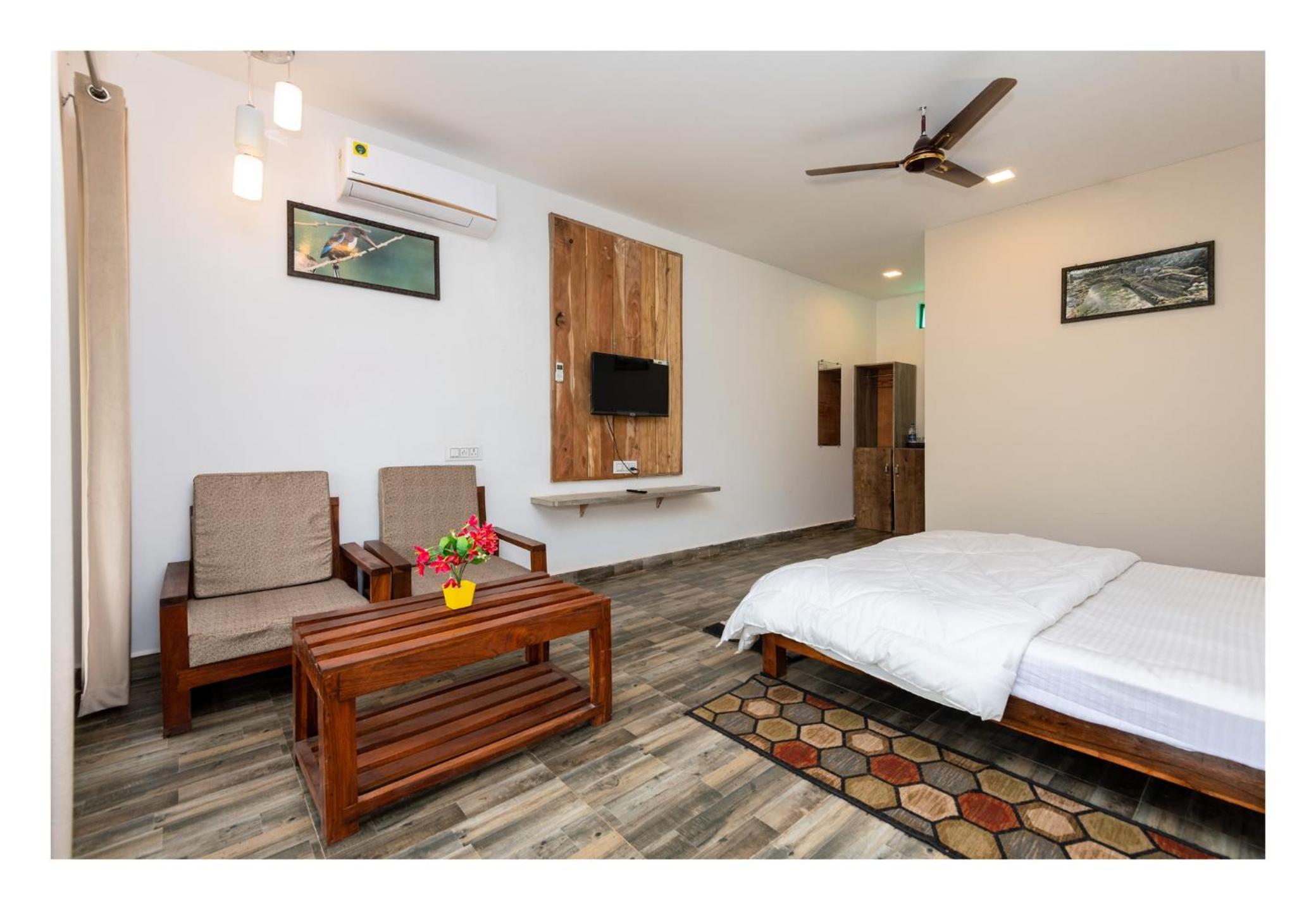 Deluxe Double Room with Balcony photo 1