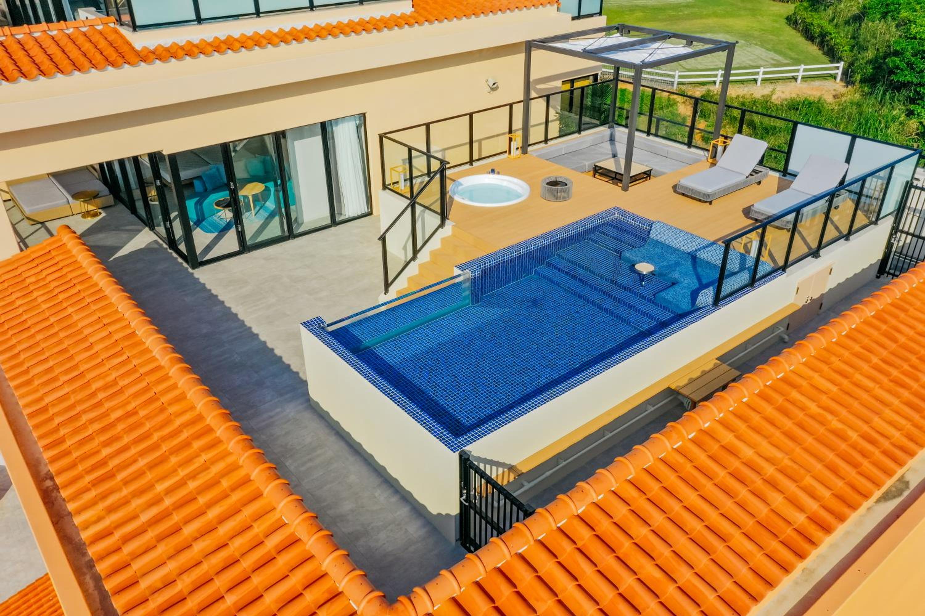 Terrace Pool Suite (6F) - Photo 5