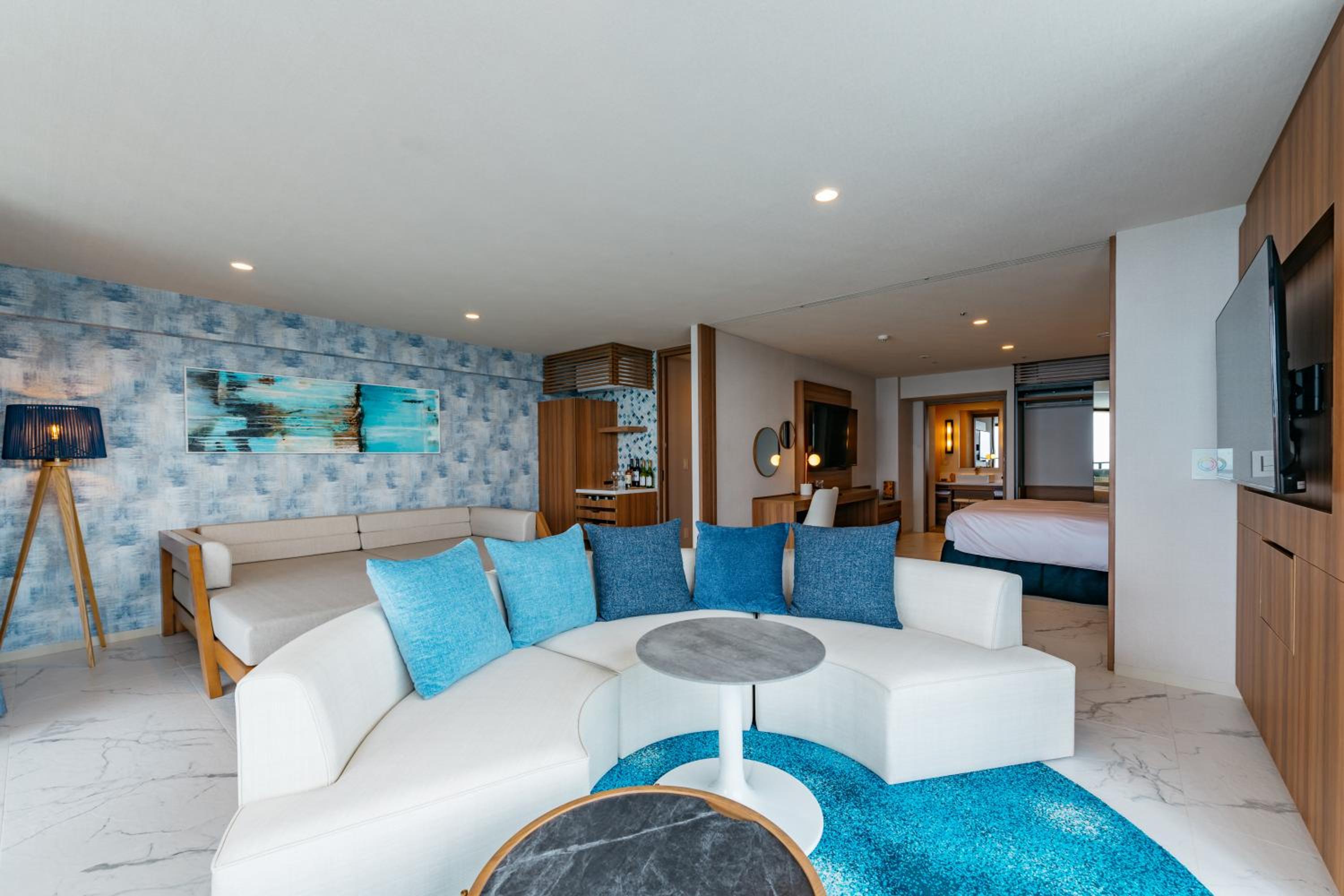 Executive Pool Suite (7F) - Photo 1