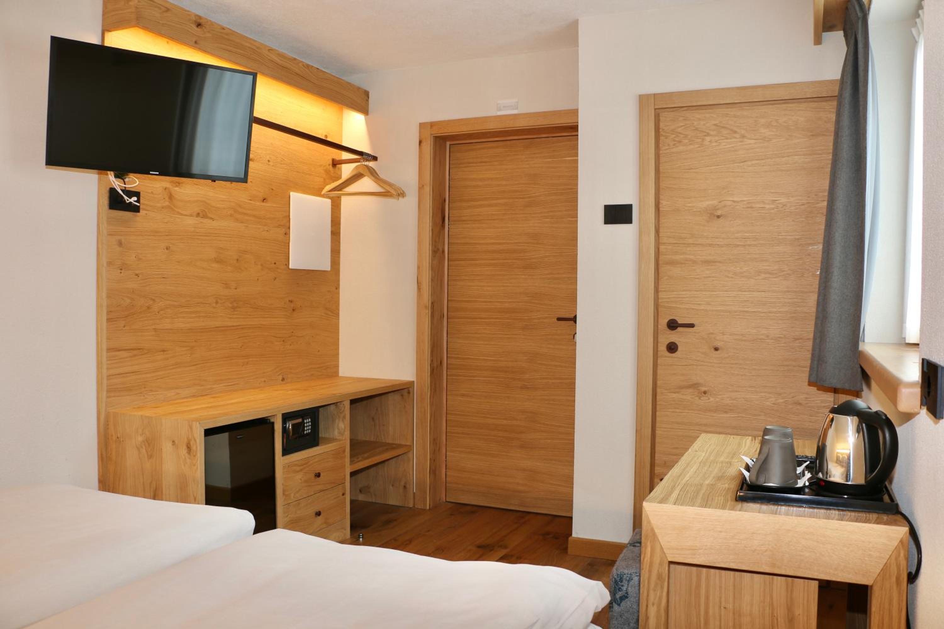 Double or Twin Room - Photo 4