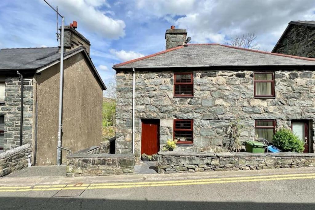 Three-Bedroom House photo 2