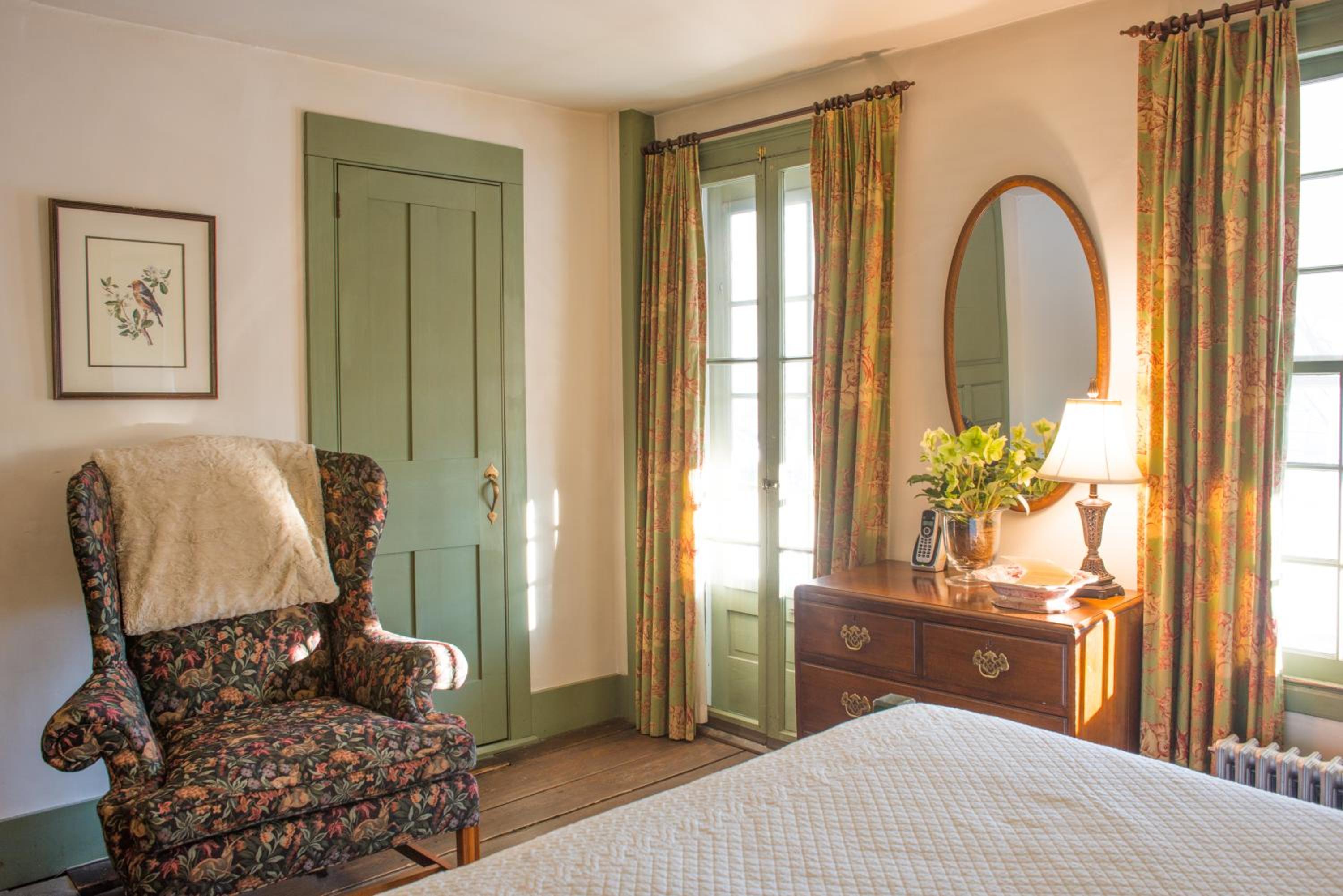 Queen Room with Balcony and Fireplace photo 1
