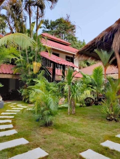Double Room with Garden View - Photo 3