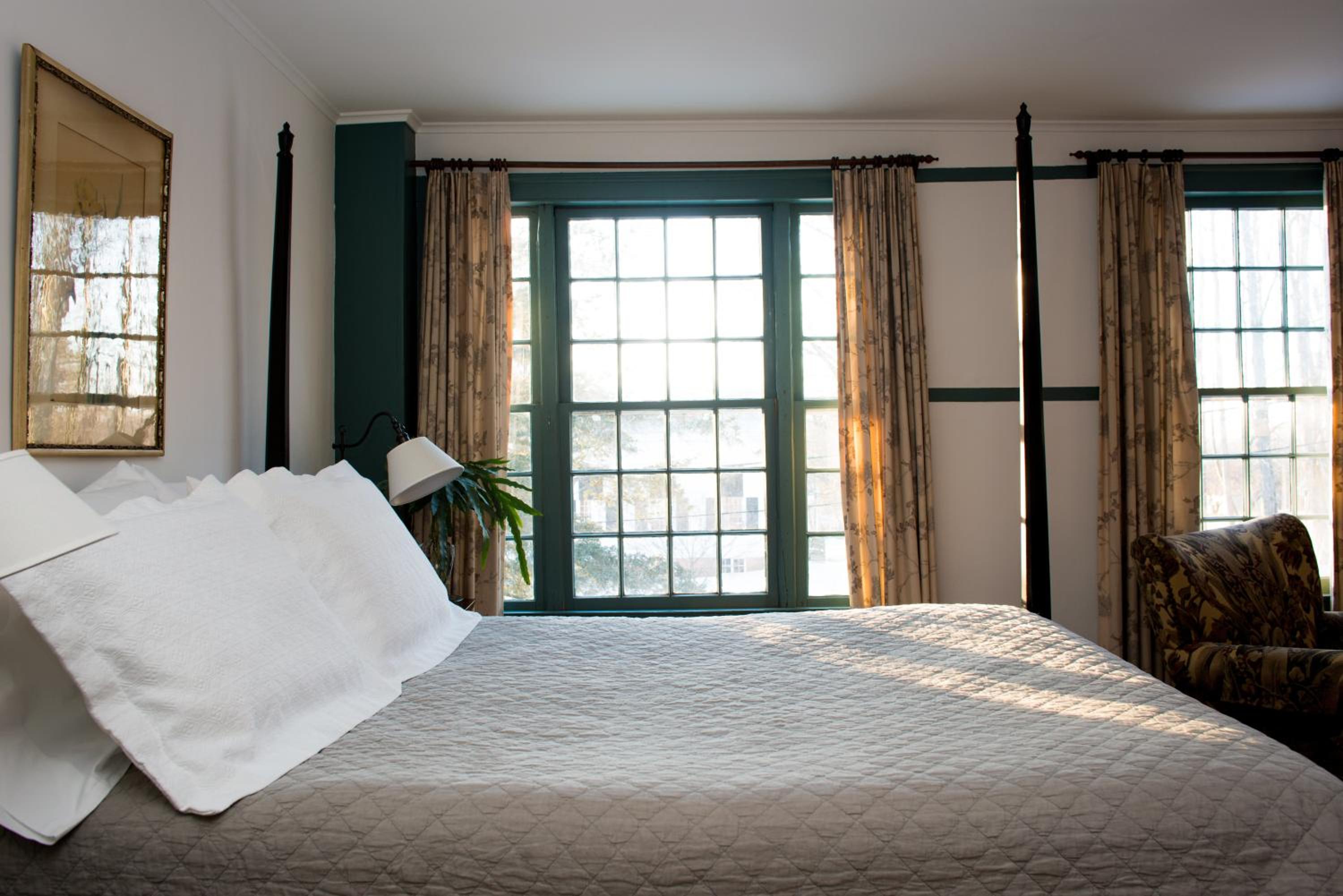 Queen Room with Twin Bed and Sofa Bed photo 3