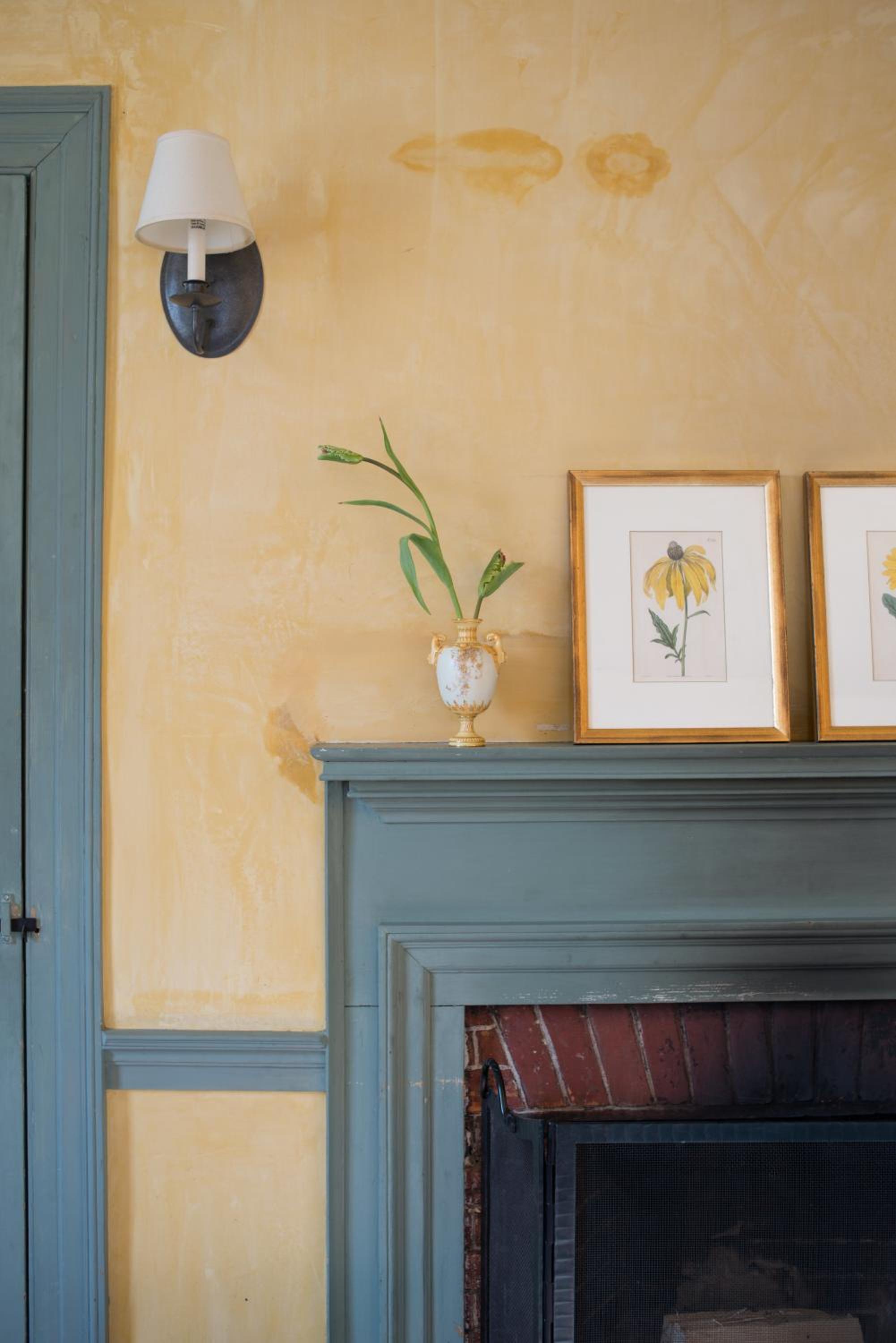Queen Room with Fireplace photo 3
