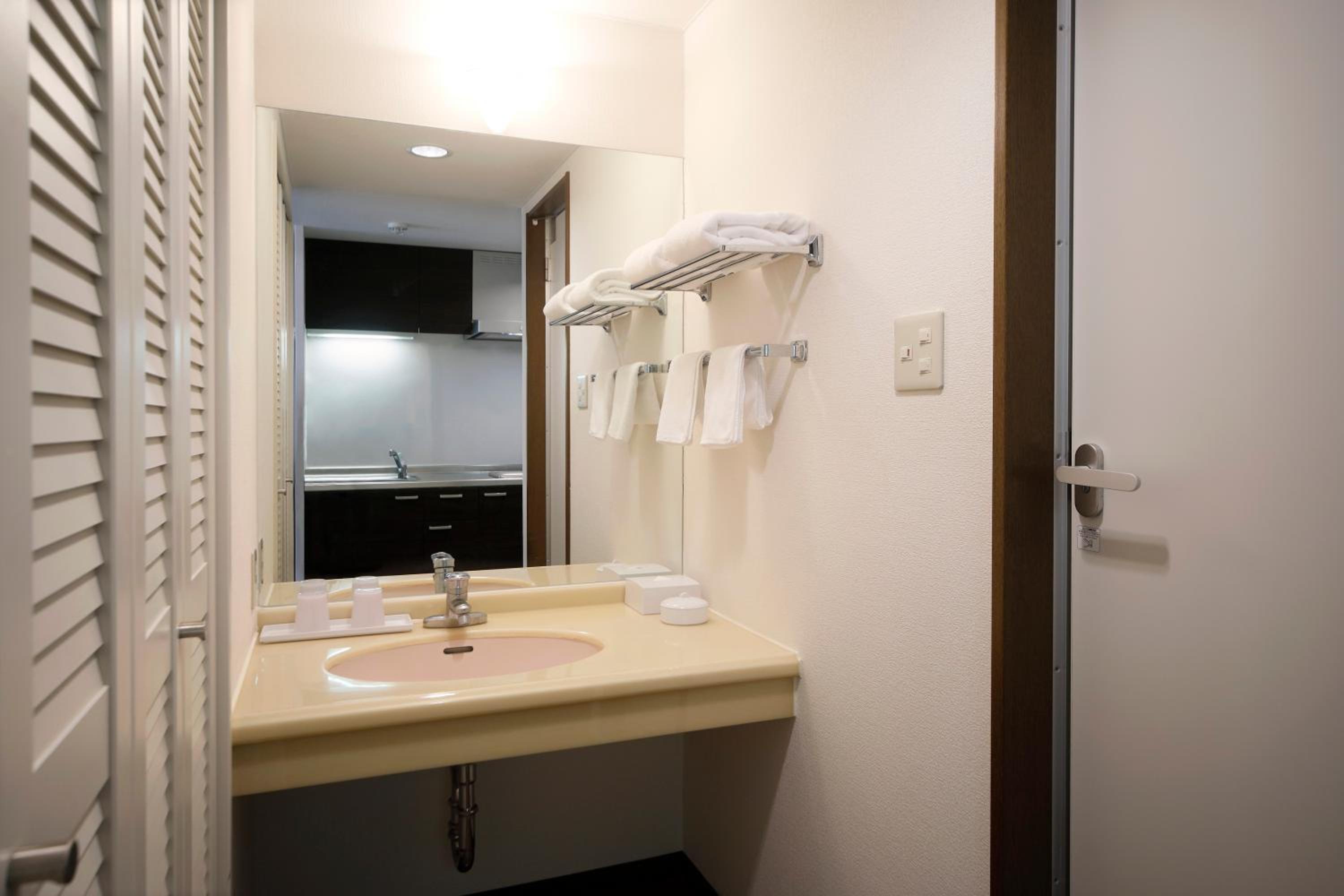 Standard Twin Room with Kitchen Terrace 33㎡ -Sea View -Harbor Building photo 2