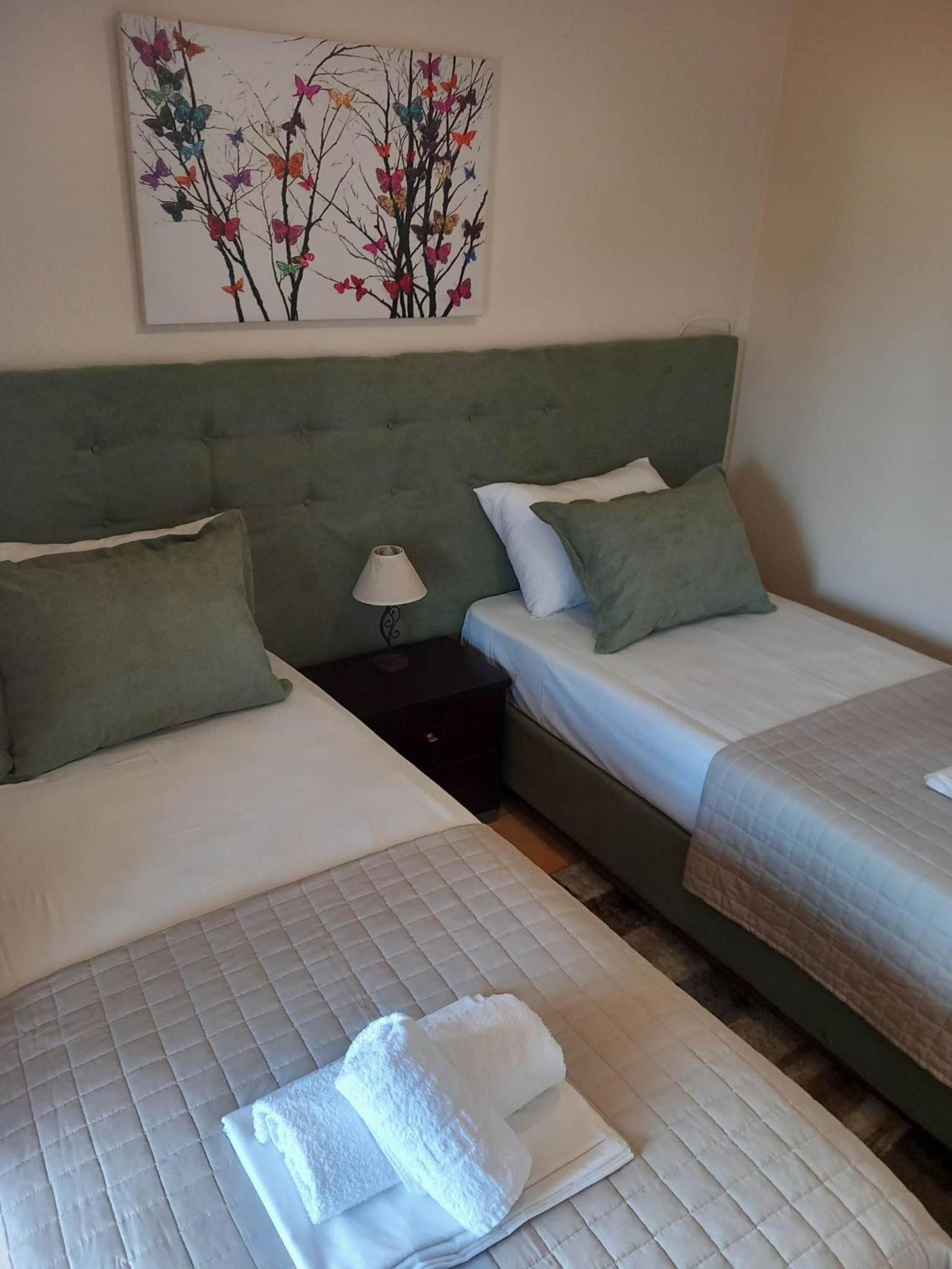 One-Bedroom Apartment - Photo 2