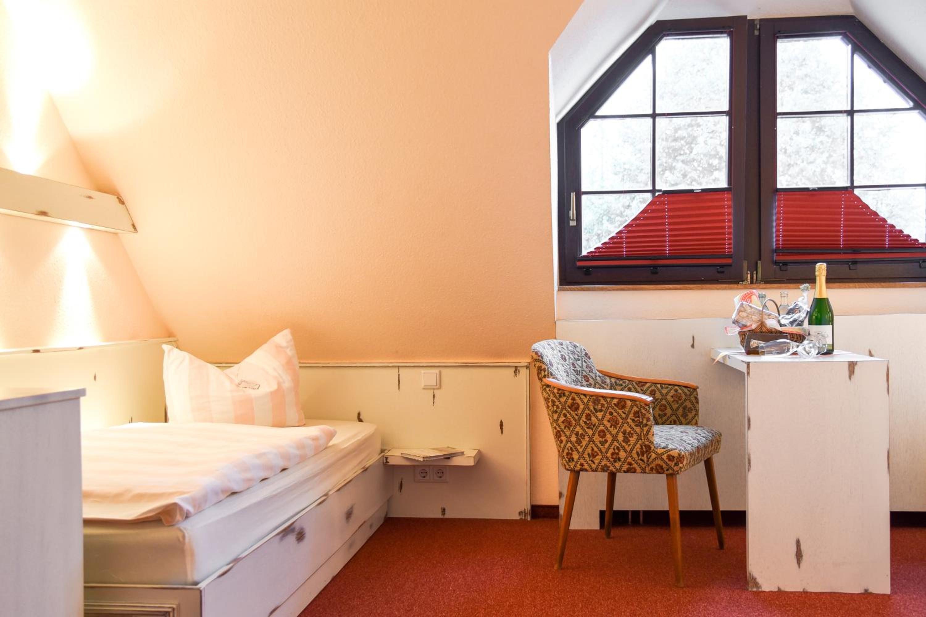 Twin Room - Photo 2