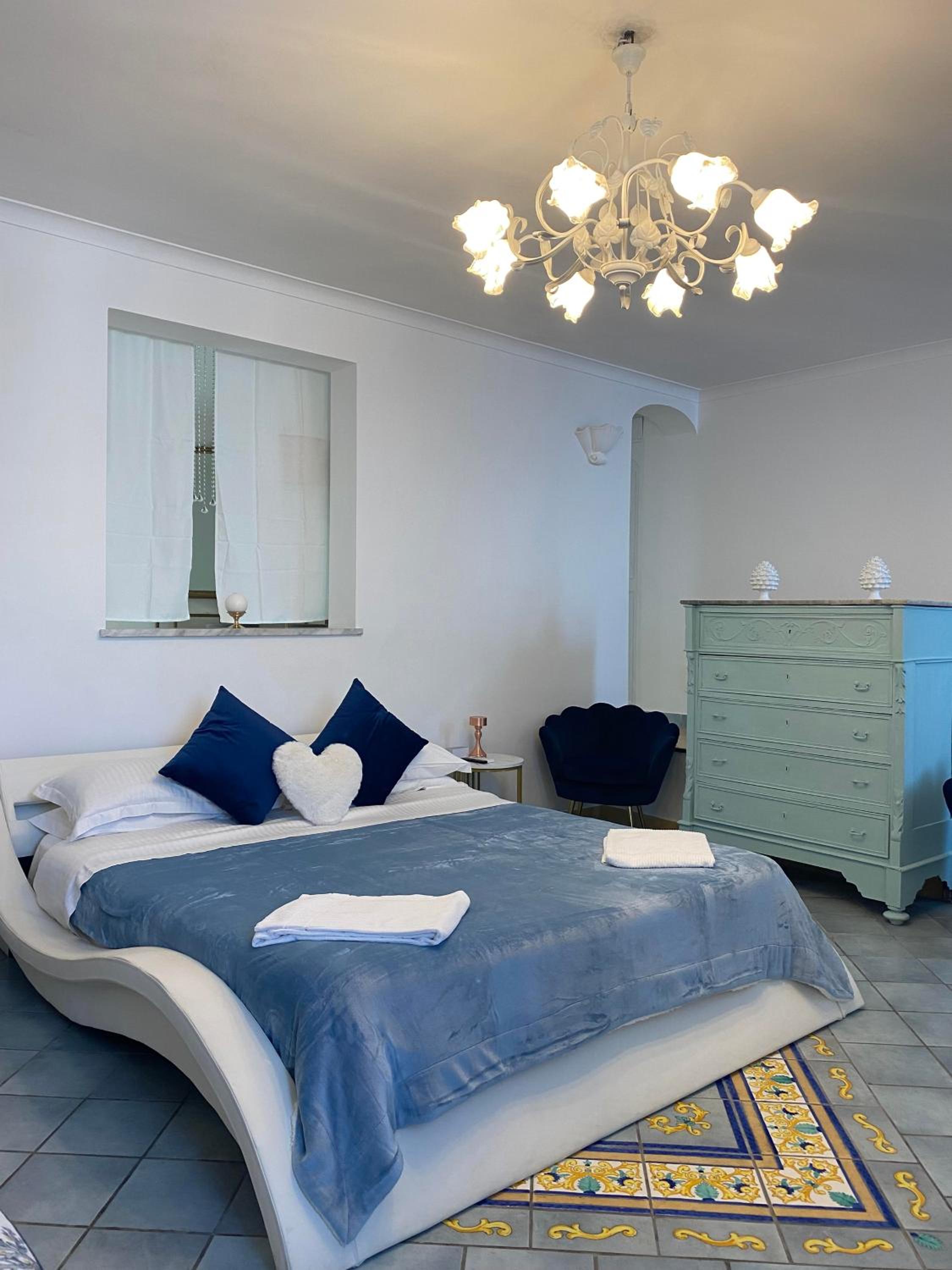 Deluxe Suite with Spa Bath photo 1