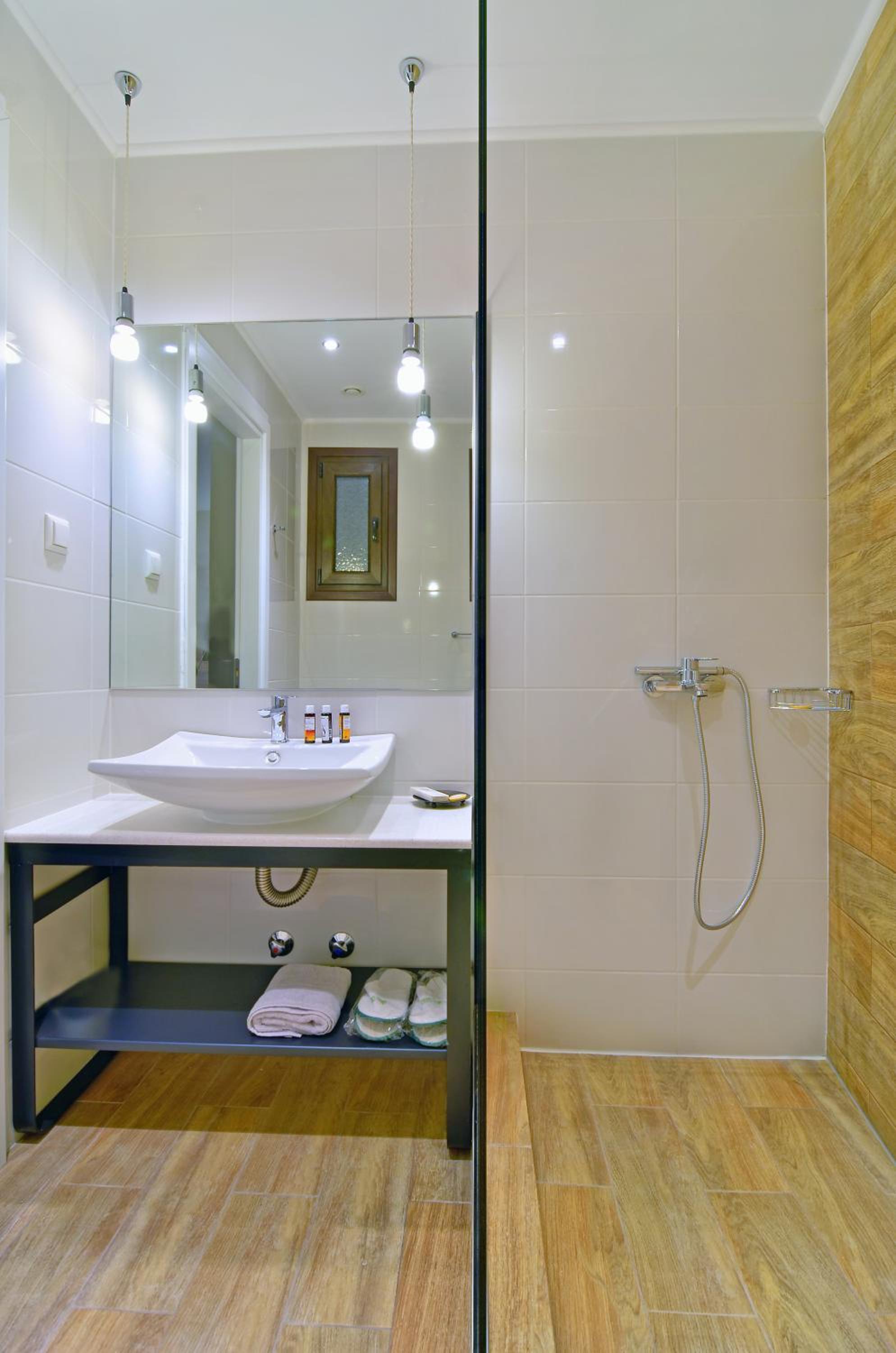 Double or Twin Room - Photo 8