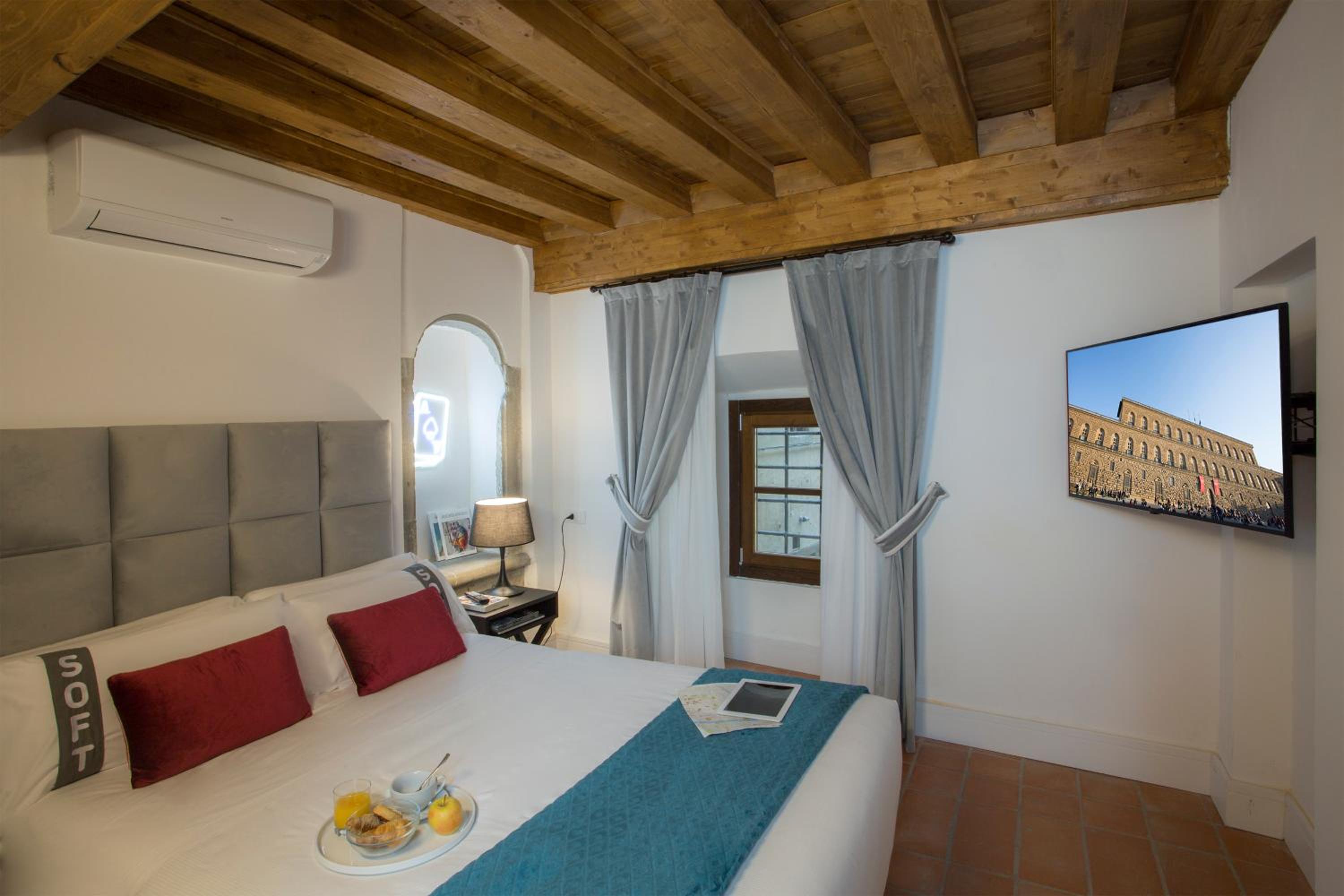 Deluxe Triple Room thumbnail 6