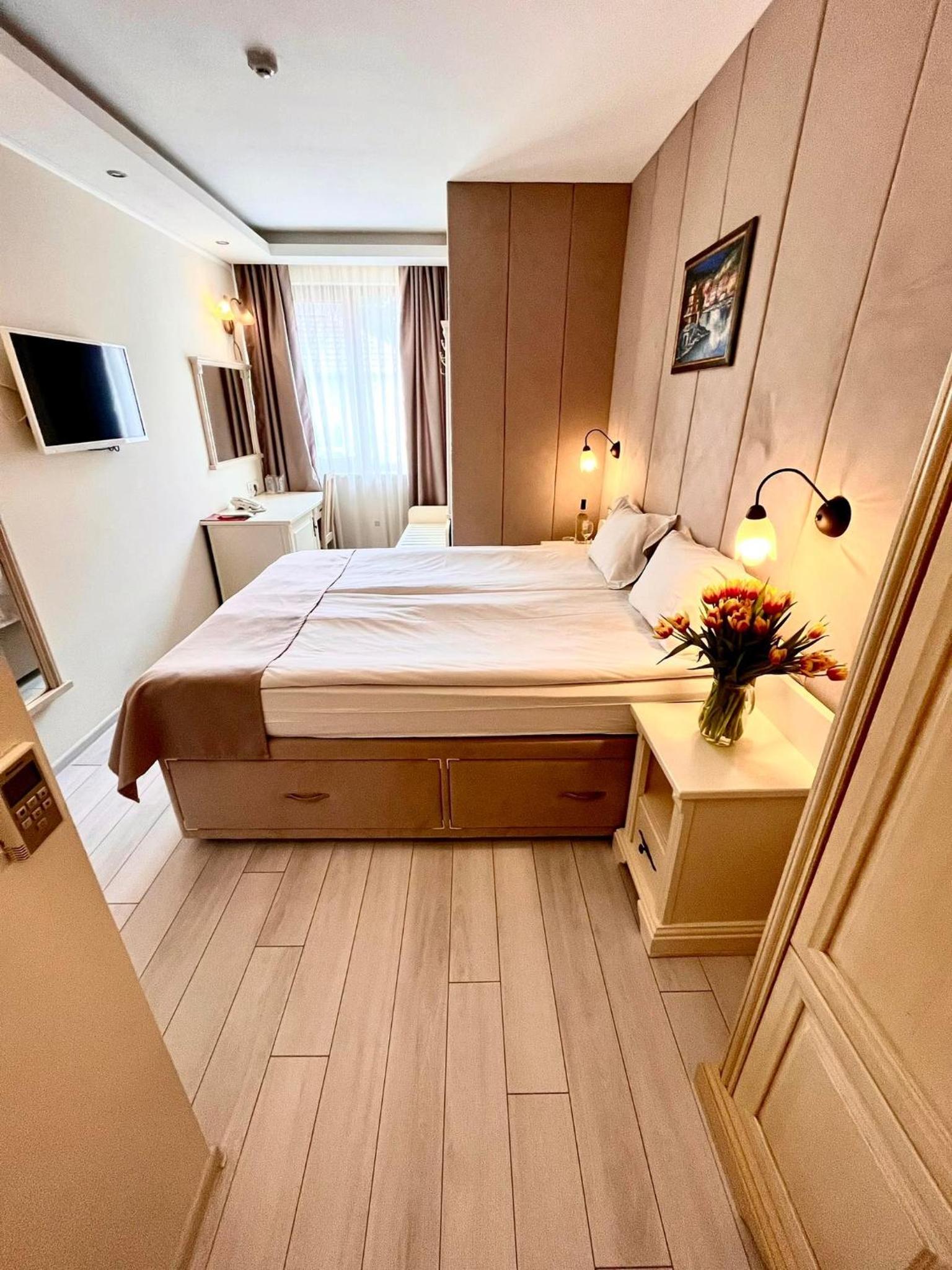 Standard Double or Twin Room photo 3