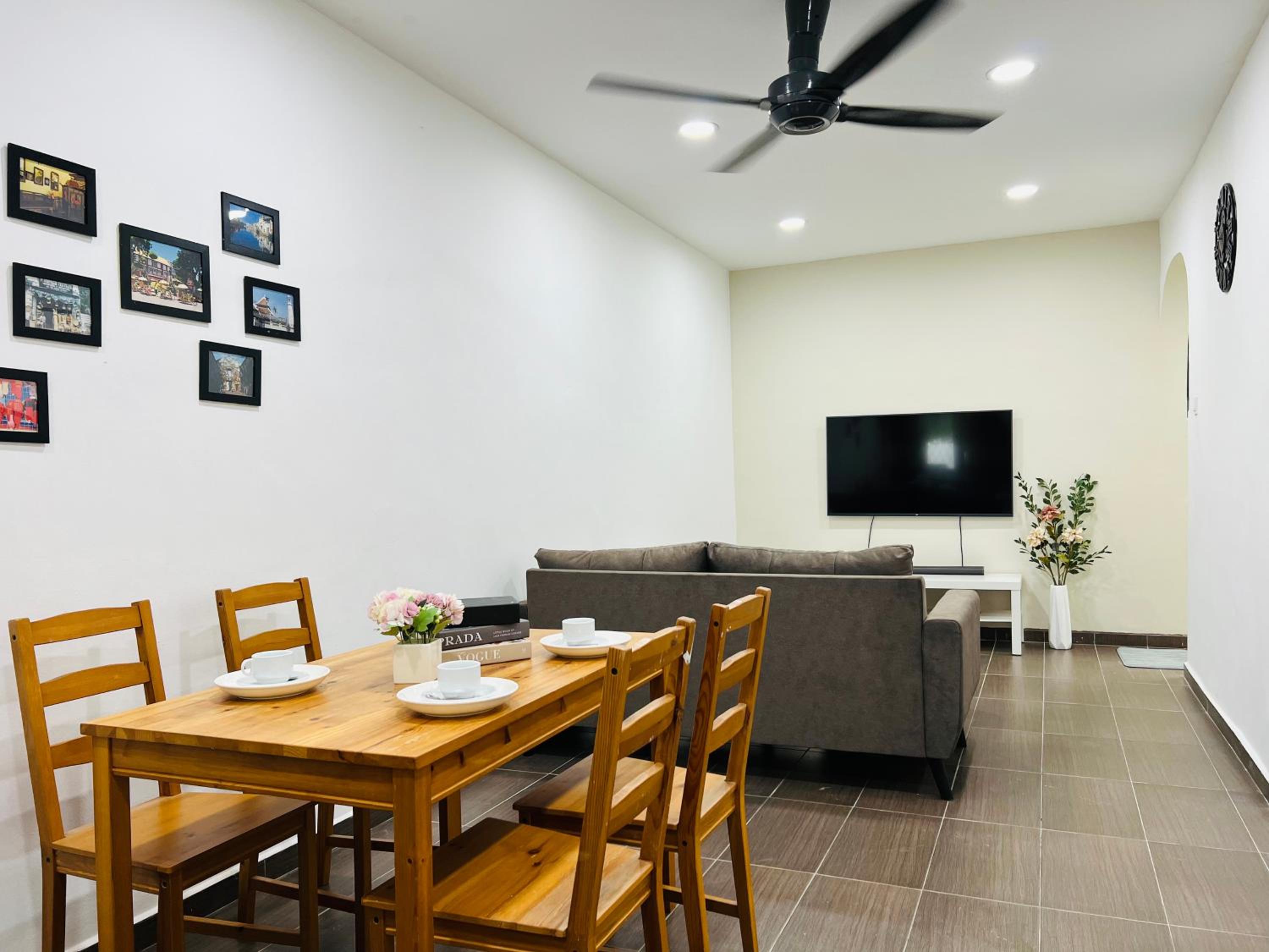 Three-Bedroom House - Photo 1