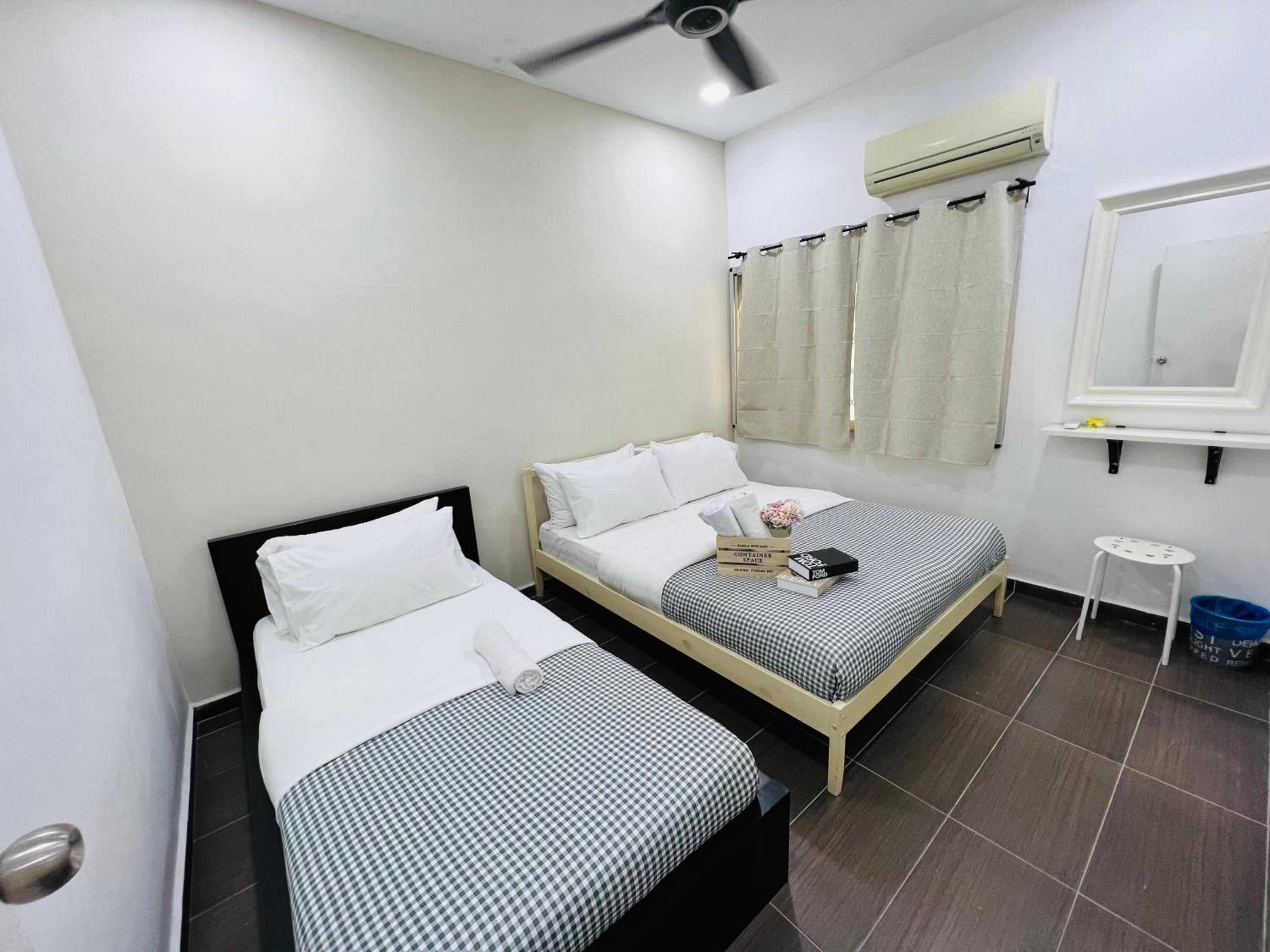 Three-Bedroom House - Photo 8