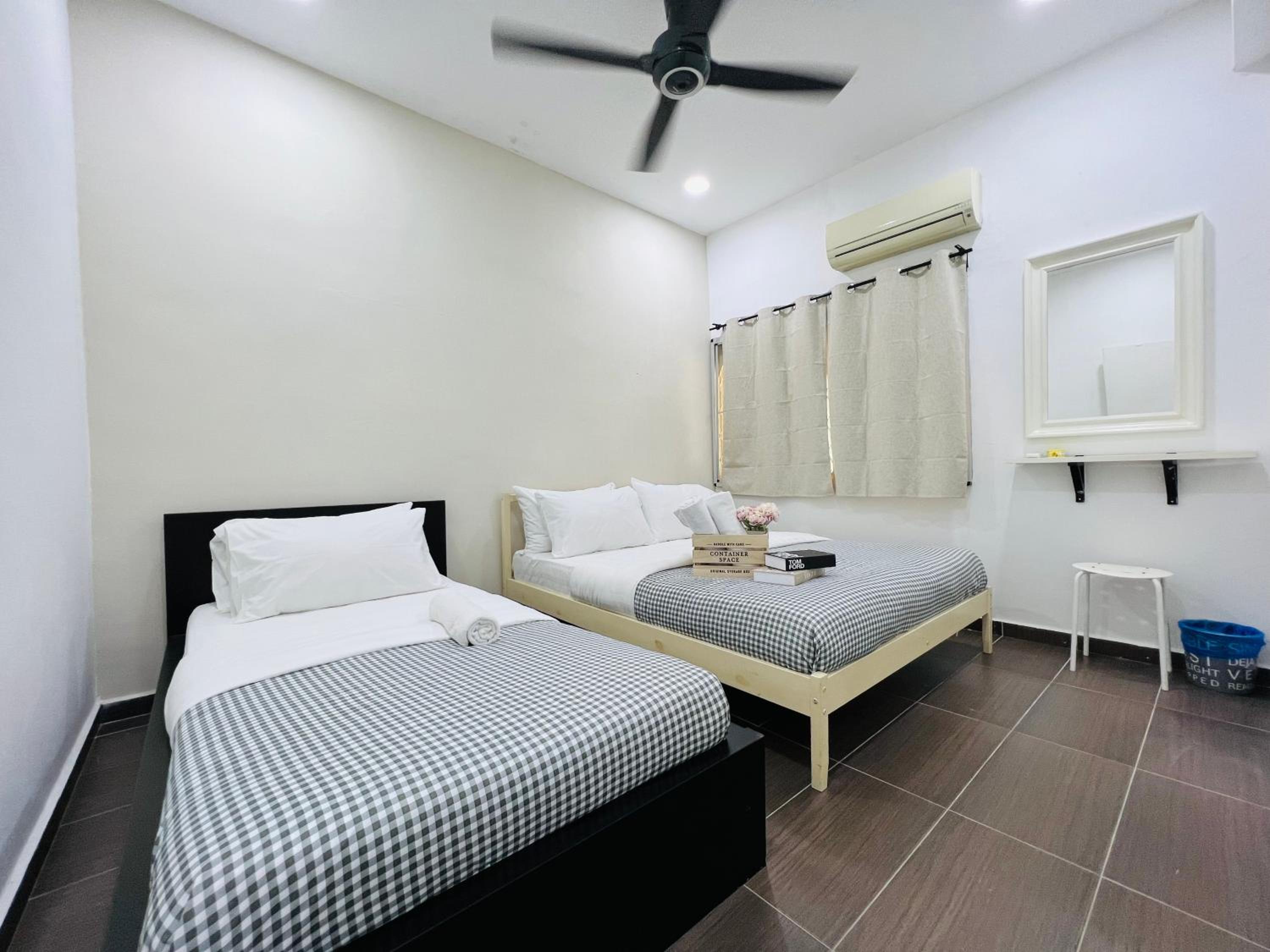 Three-Bedroom House - Photo 10