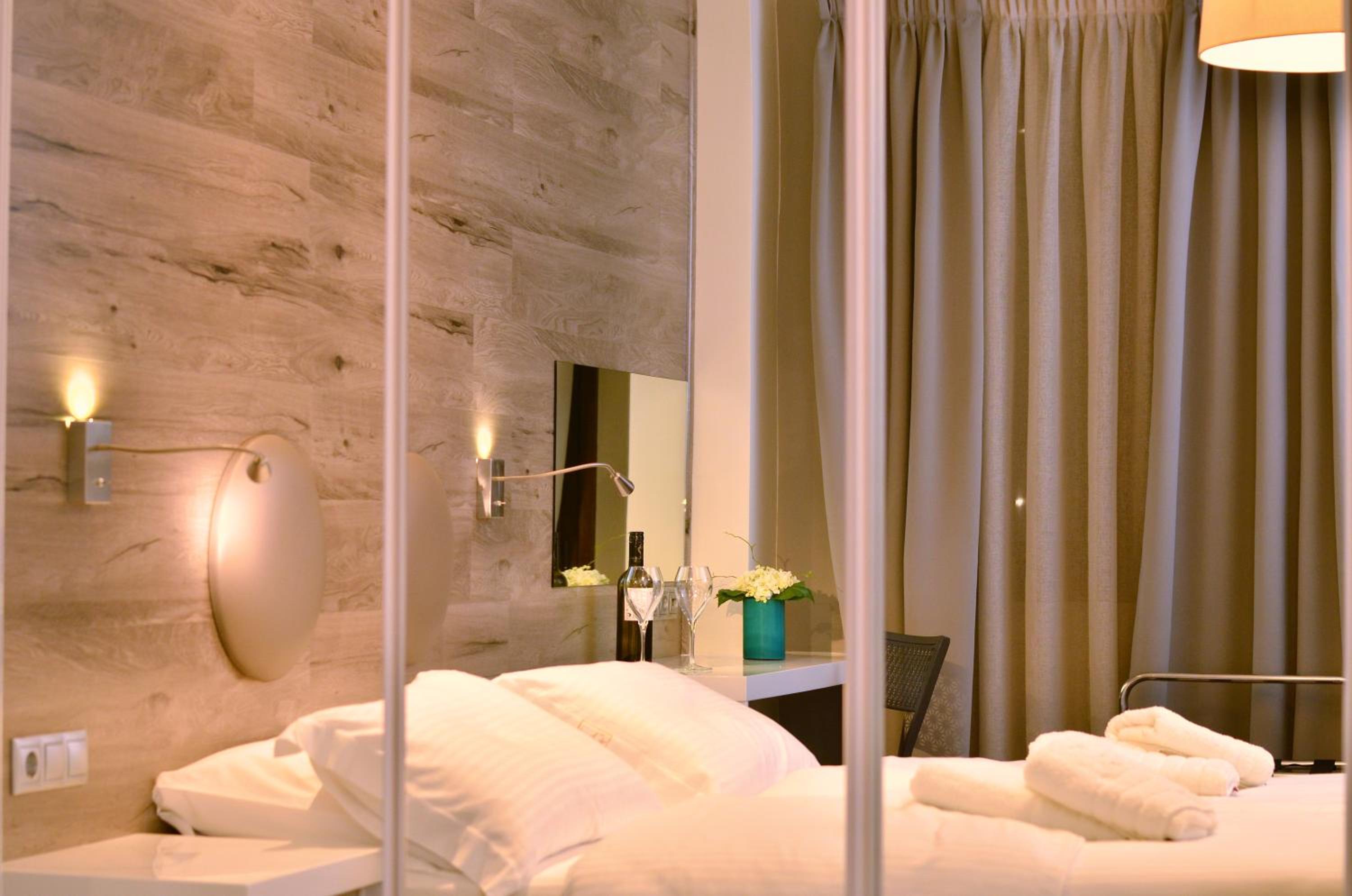 Double or Twin Room - Photo 7