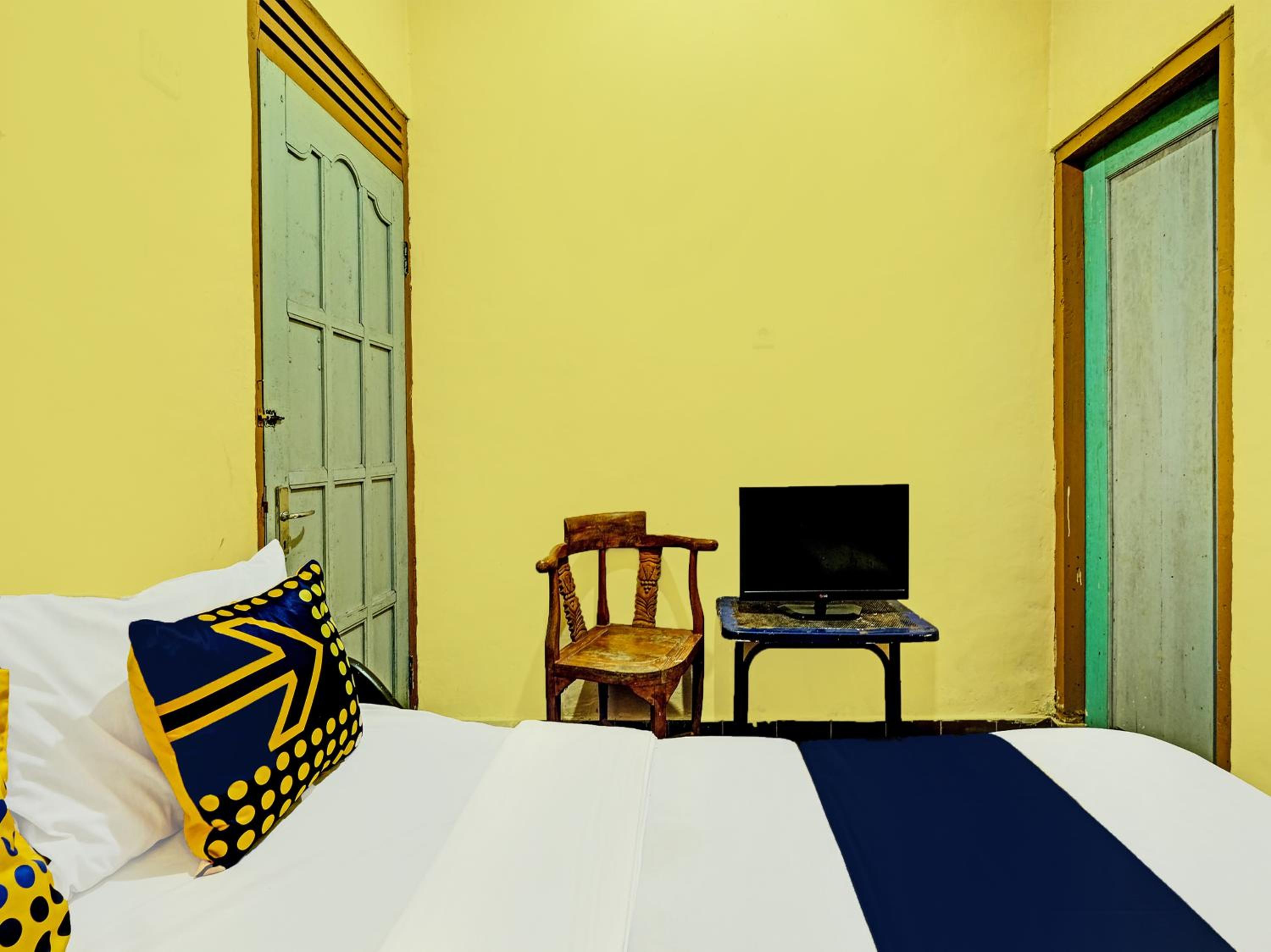 Budget Double Room photo 3