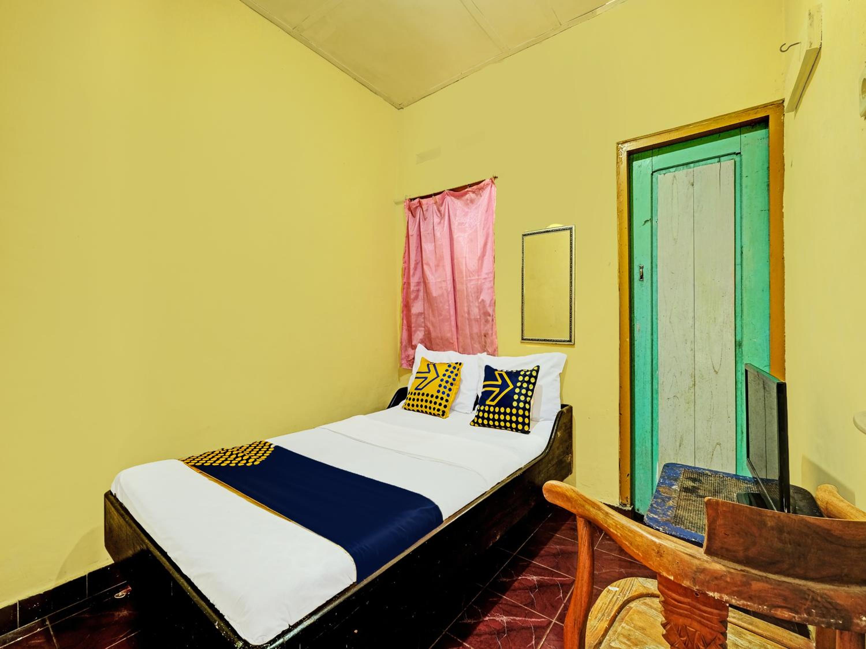 Budget Double Room photo 1