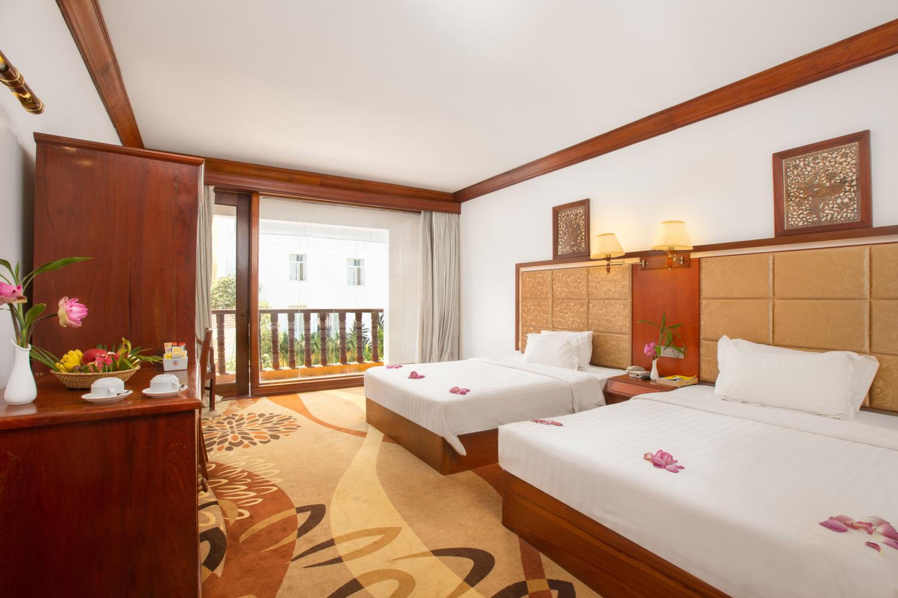 Deluxe Double Or Twin Room With Pool View - Photo 6