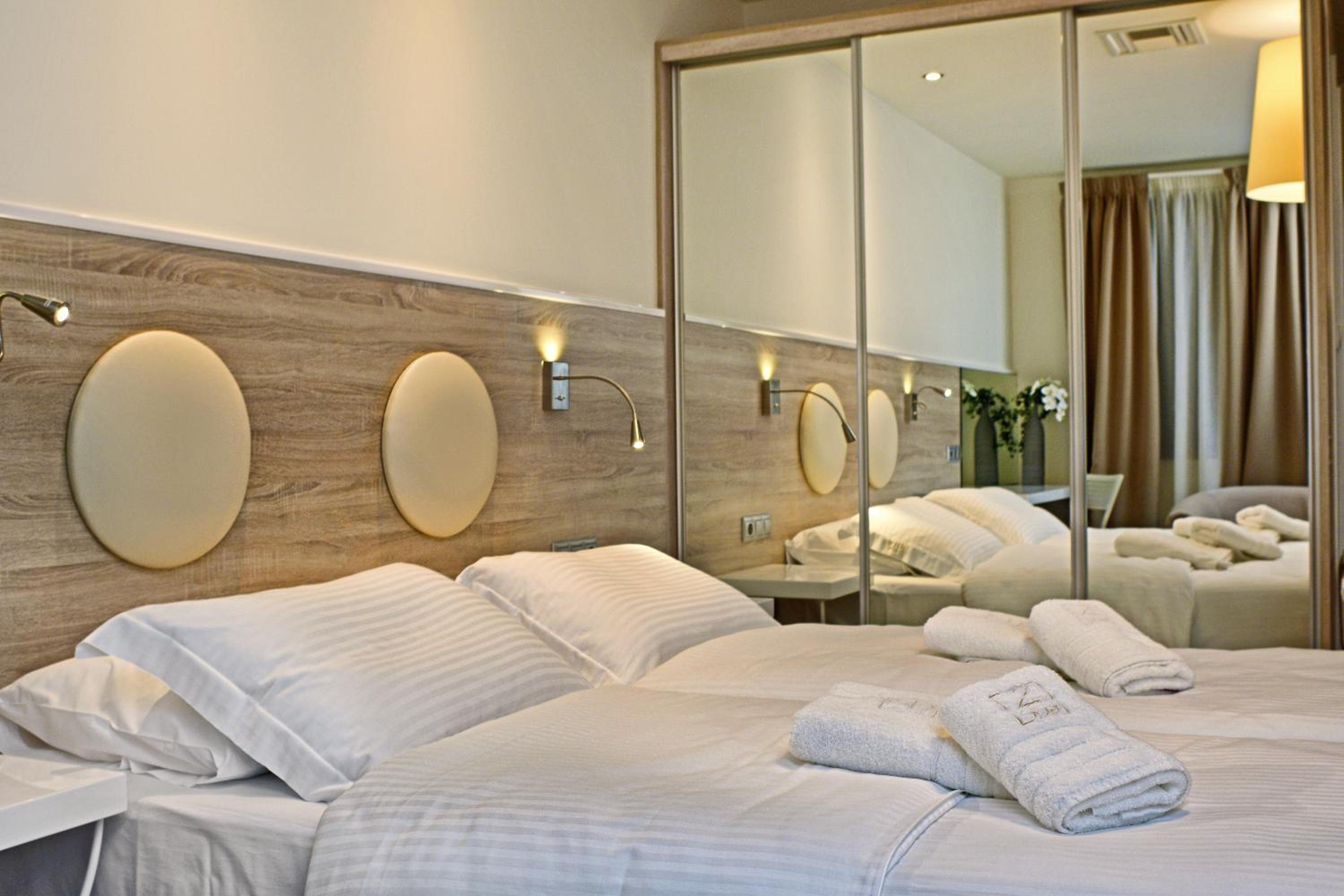 Double or Twin Room - Photo 5