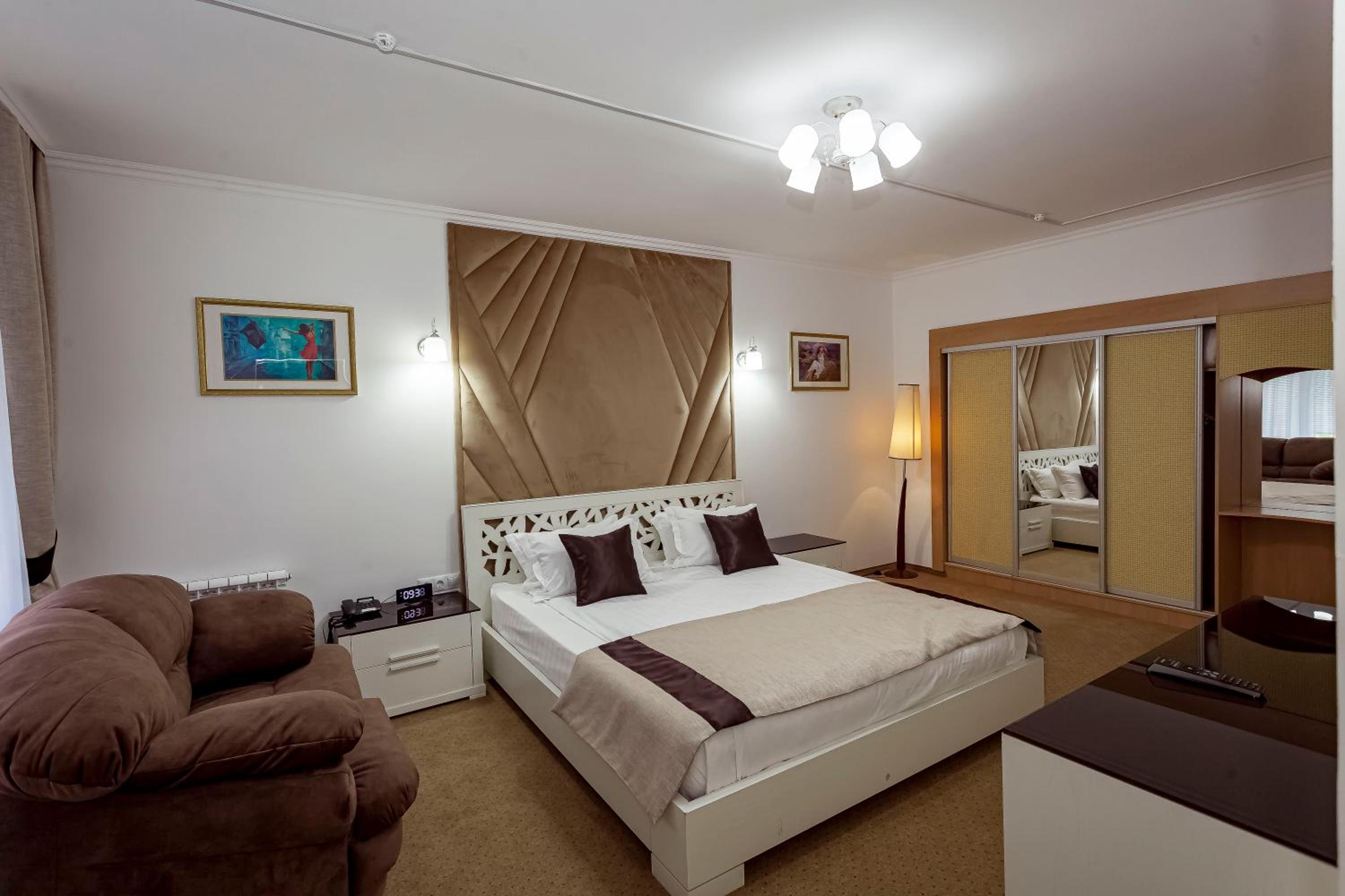 Suite - Photo 6