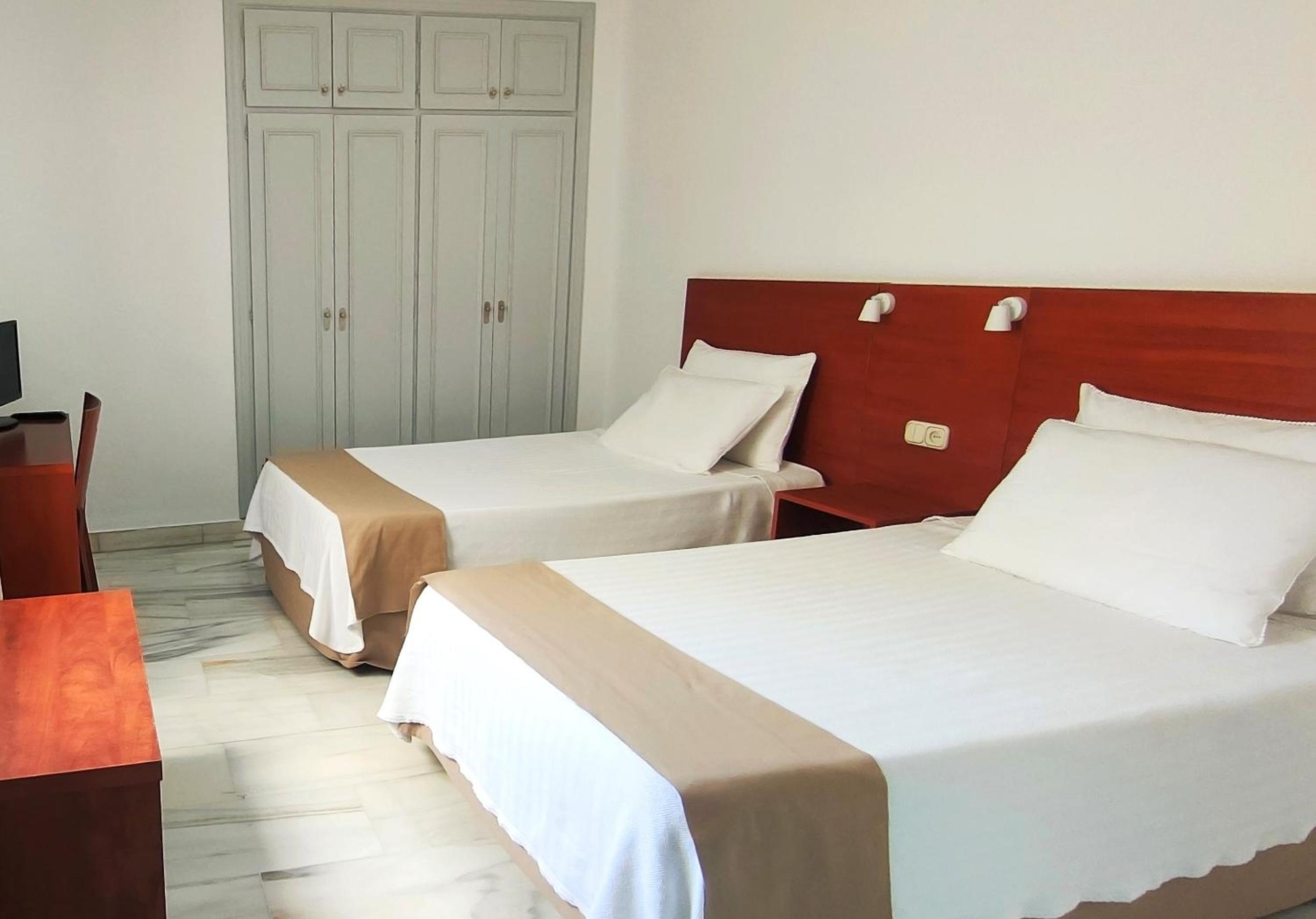 Twin Room - Photo 1