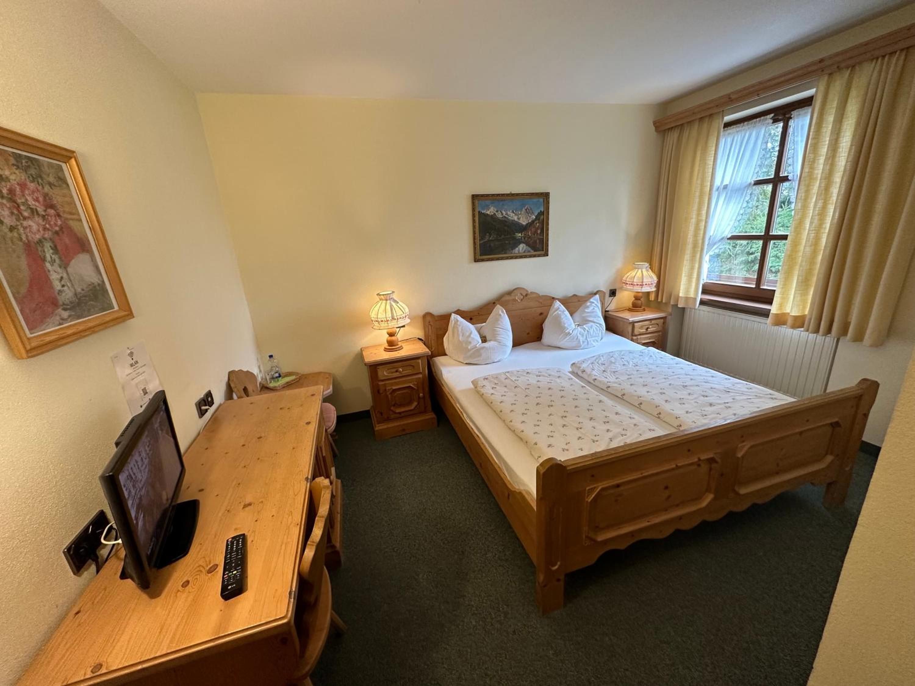 Budget Double Room - Photo 1