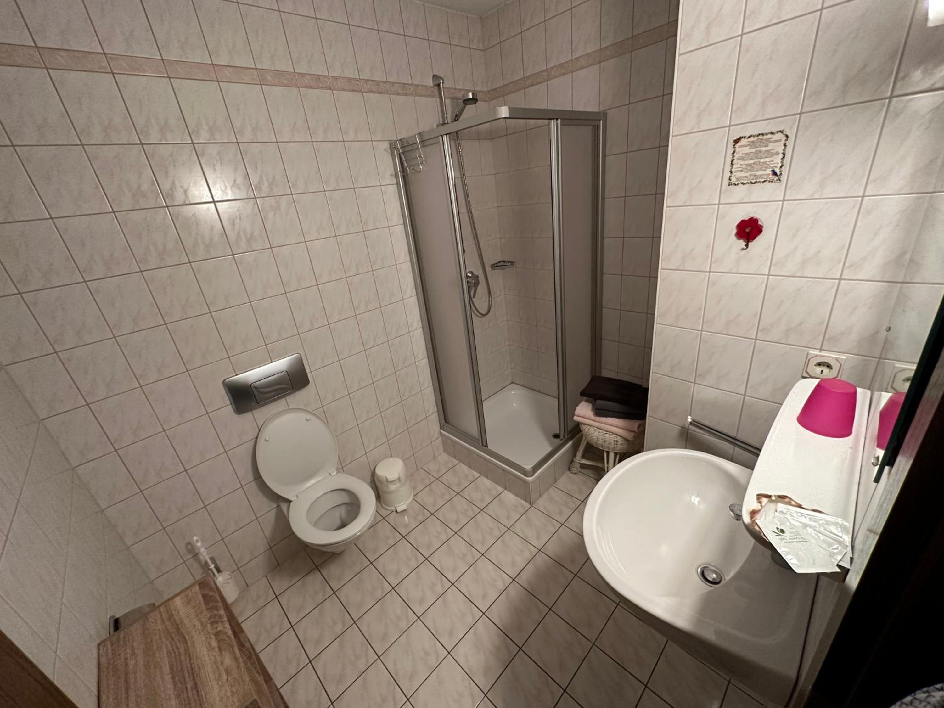 Budget Double Room - Photo 2