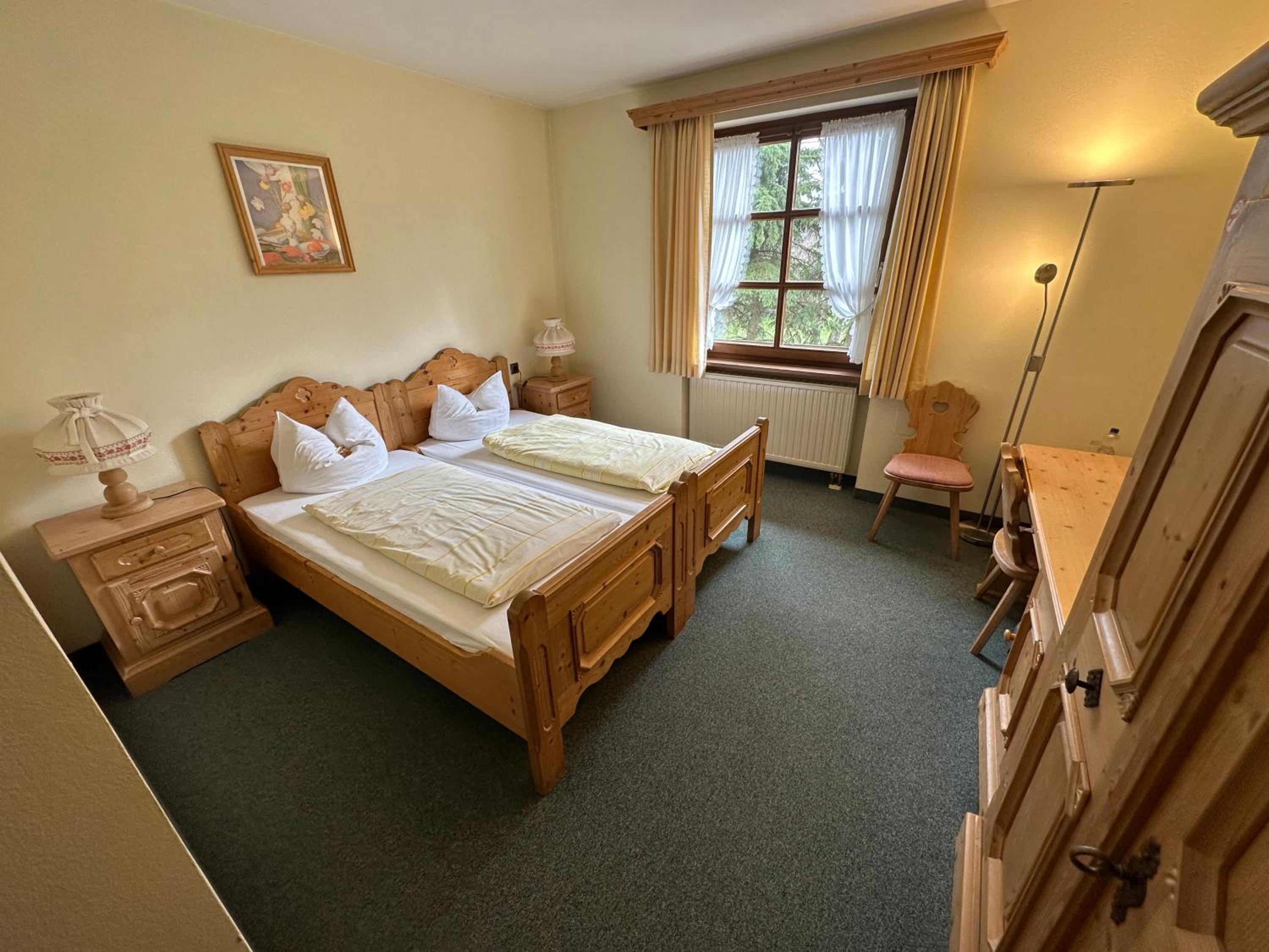 Standard Twin Room - Photo 4