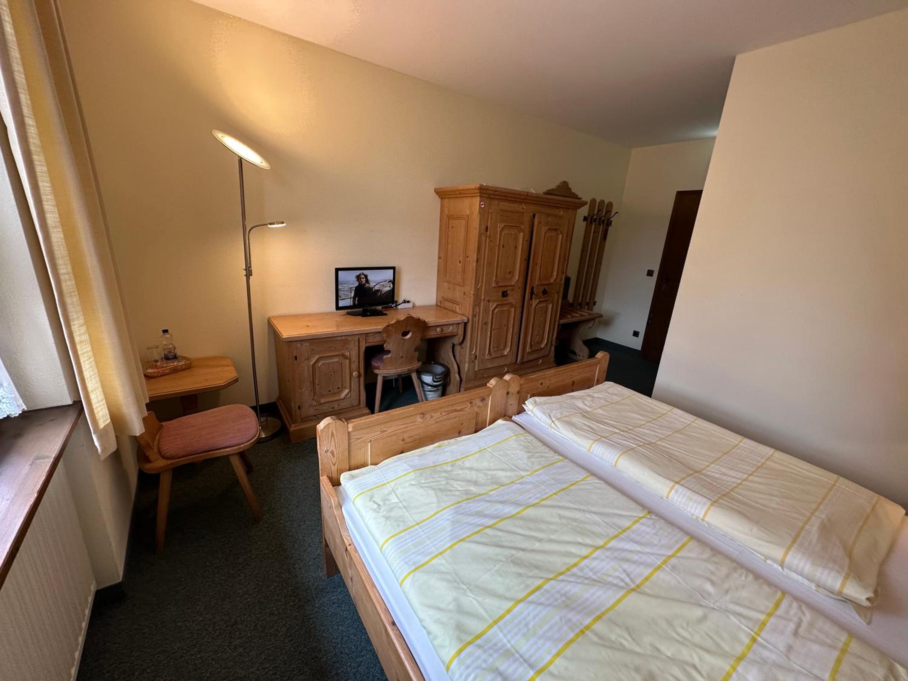 Standard Twin Room - Photo 6