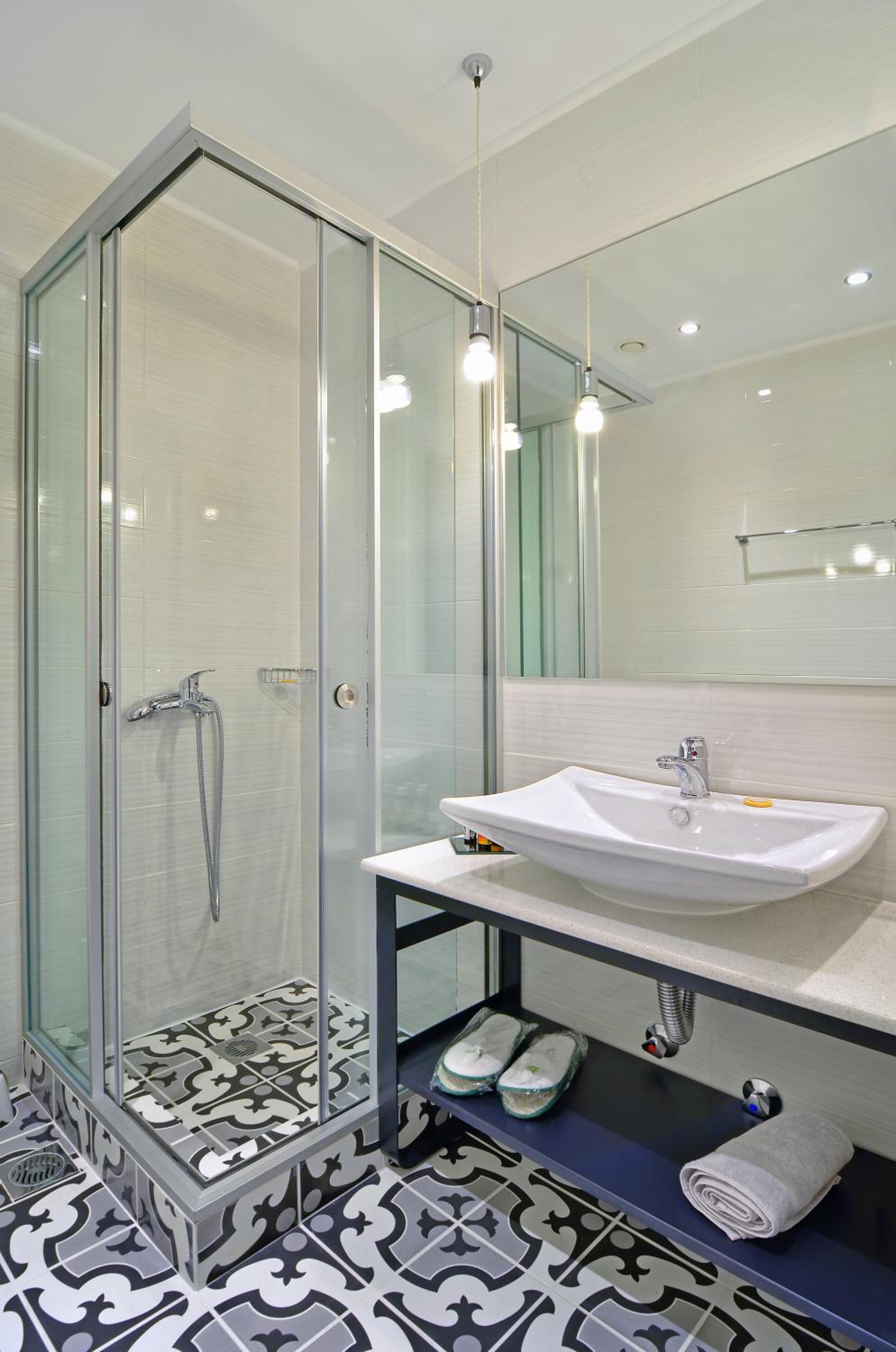 Double or Twin Room - Photo 12