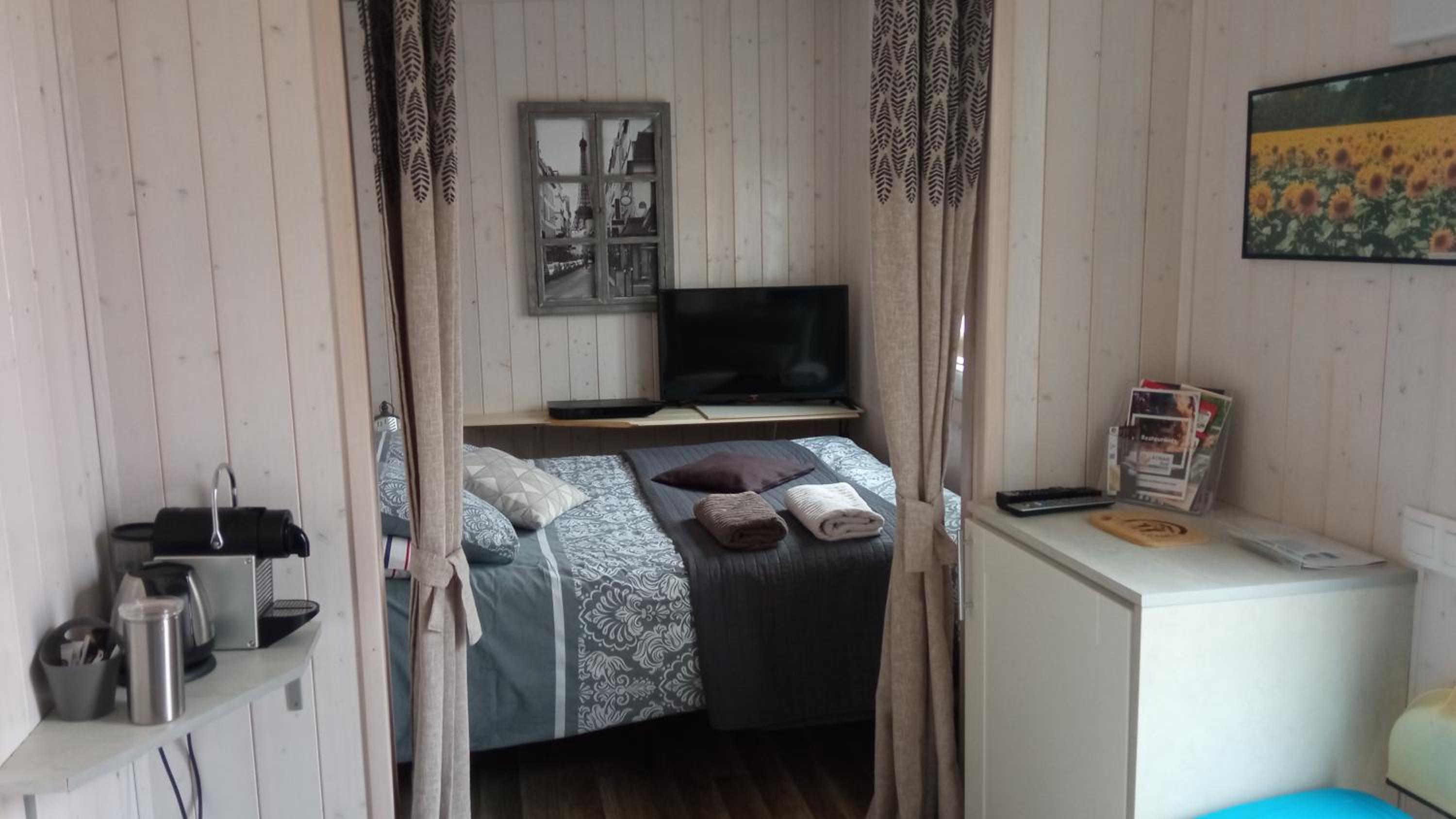 Family Room - Photo 17