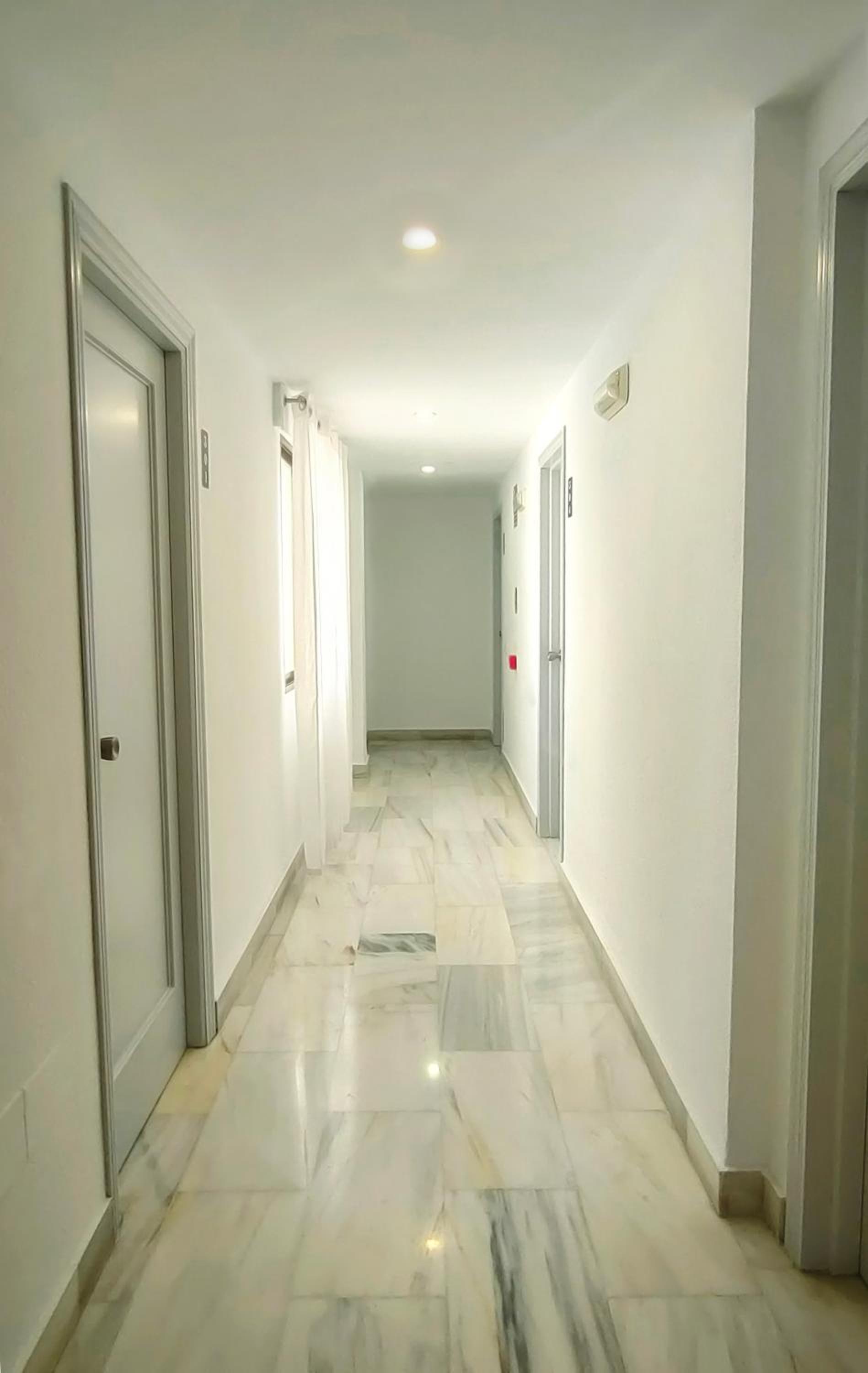Twin Room - Photo 3