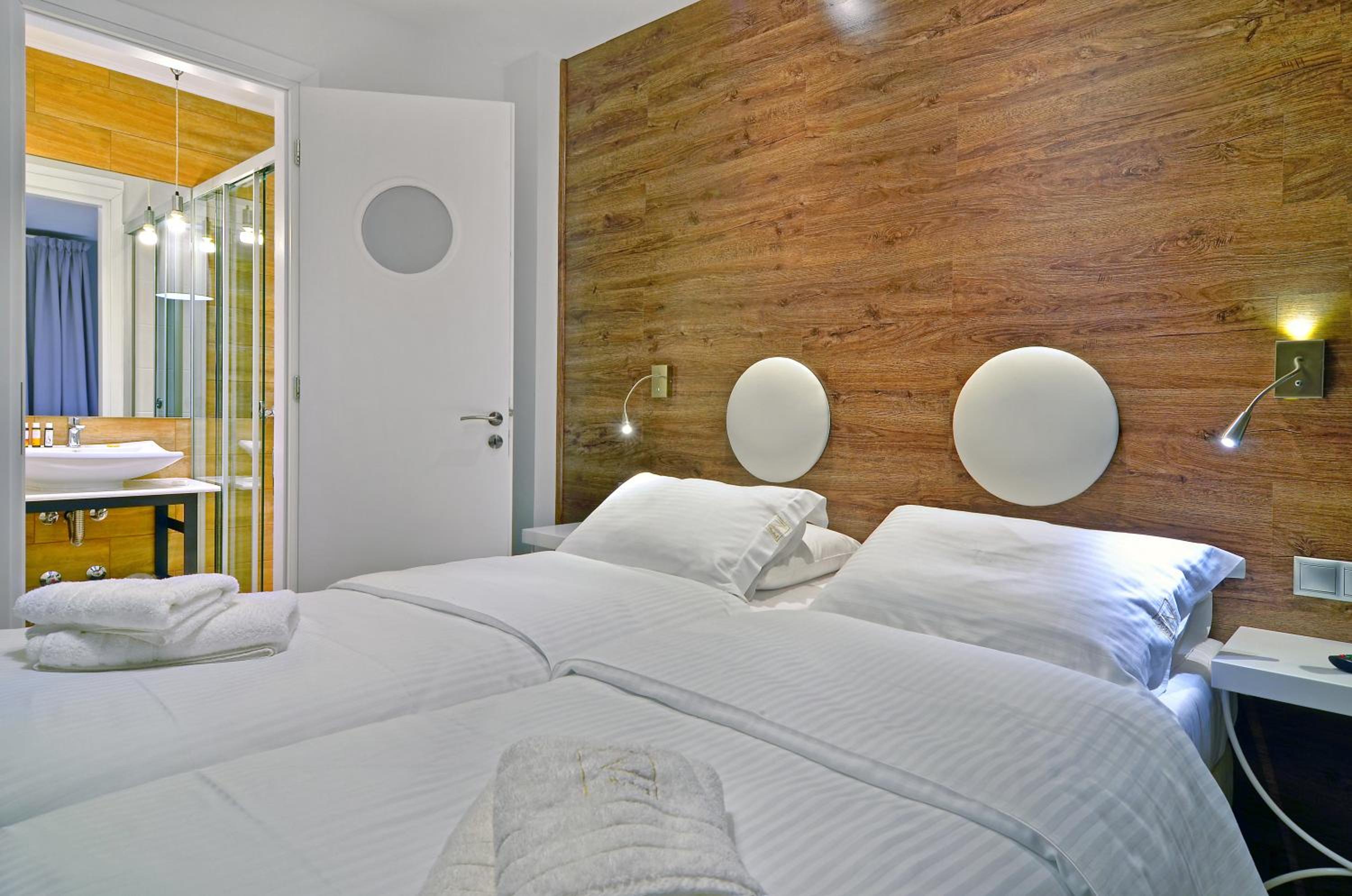 Double or Twin Room - Photo 10