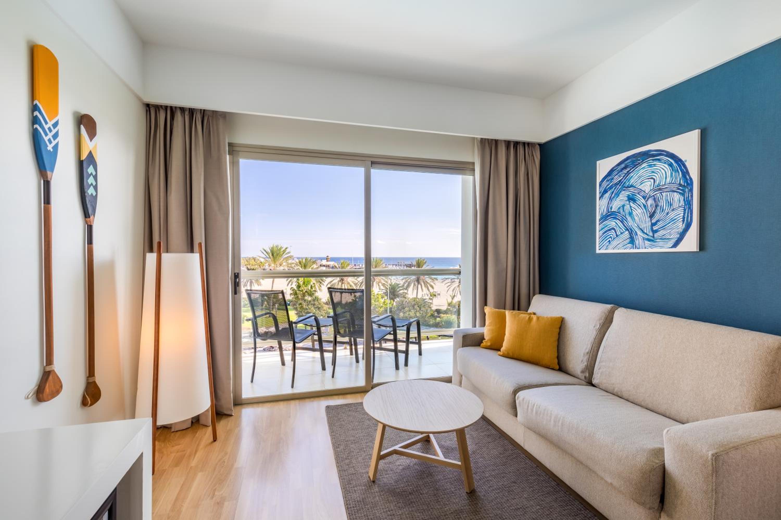 Double Room With Sea View ( 2 Adults + 1 Child ) - Photo 4