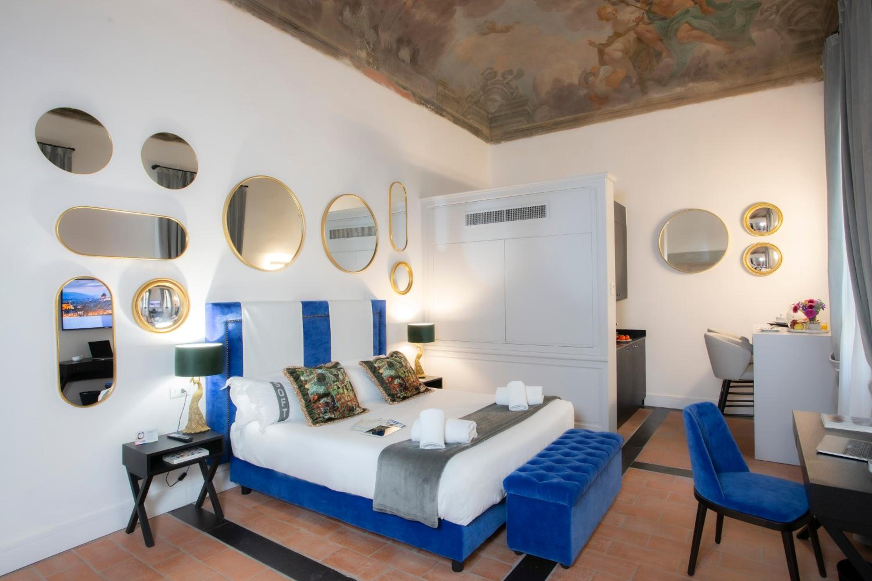 Deluxe Queen Room