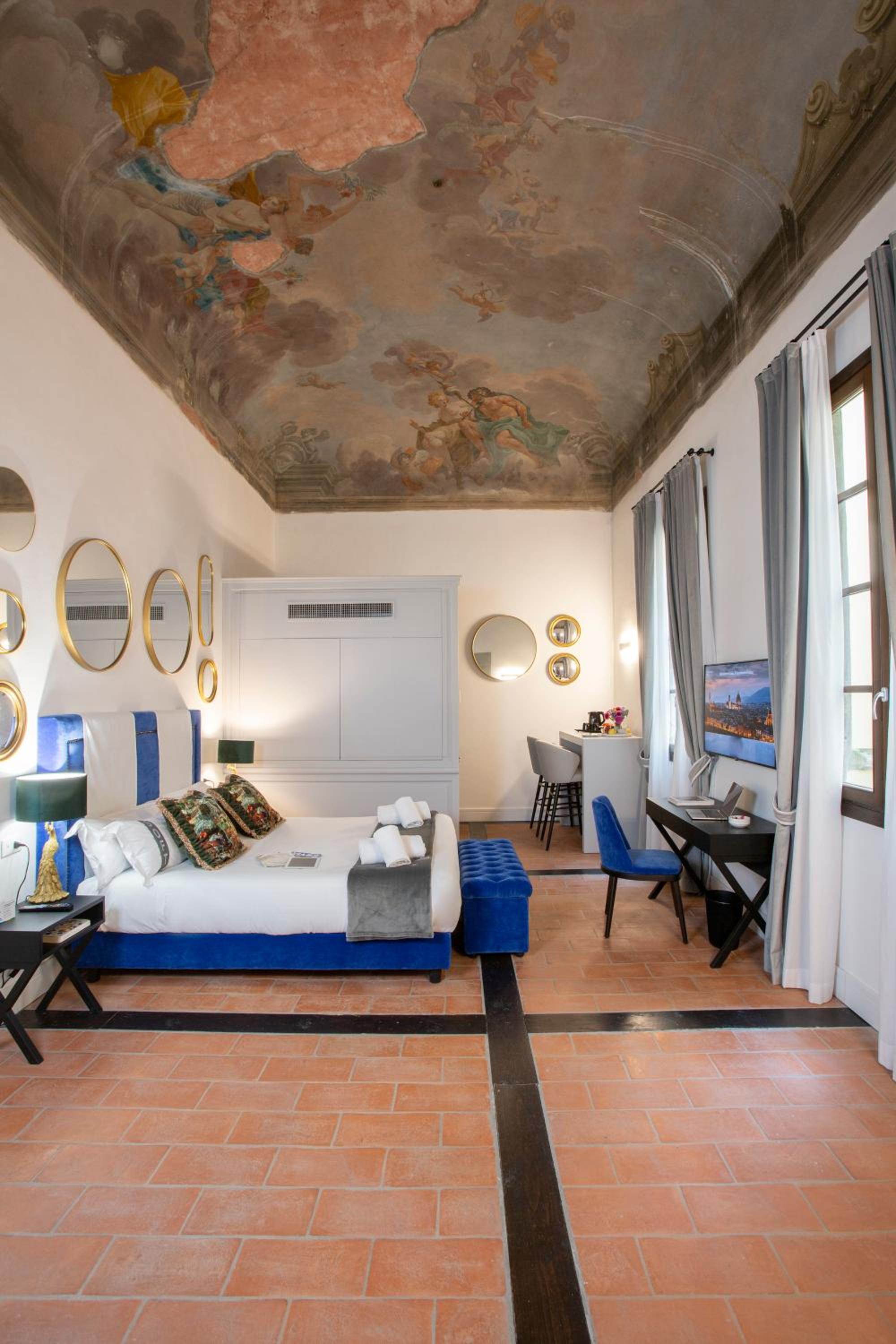 Deluxe Queen Room