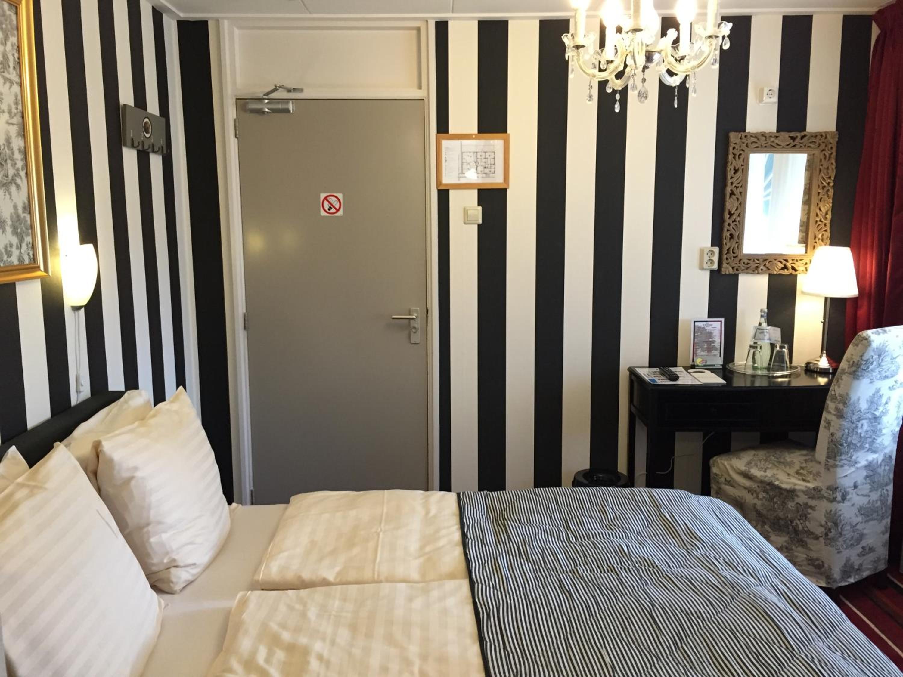 Double Room with Street View photo 3