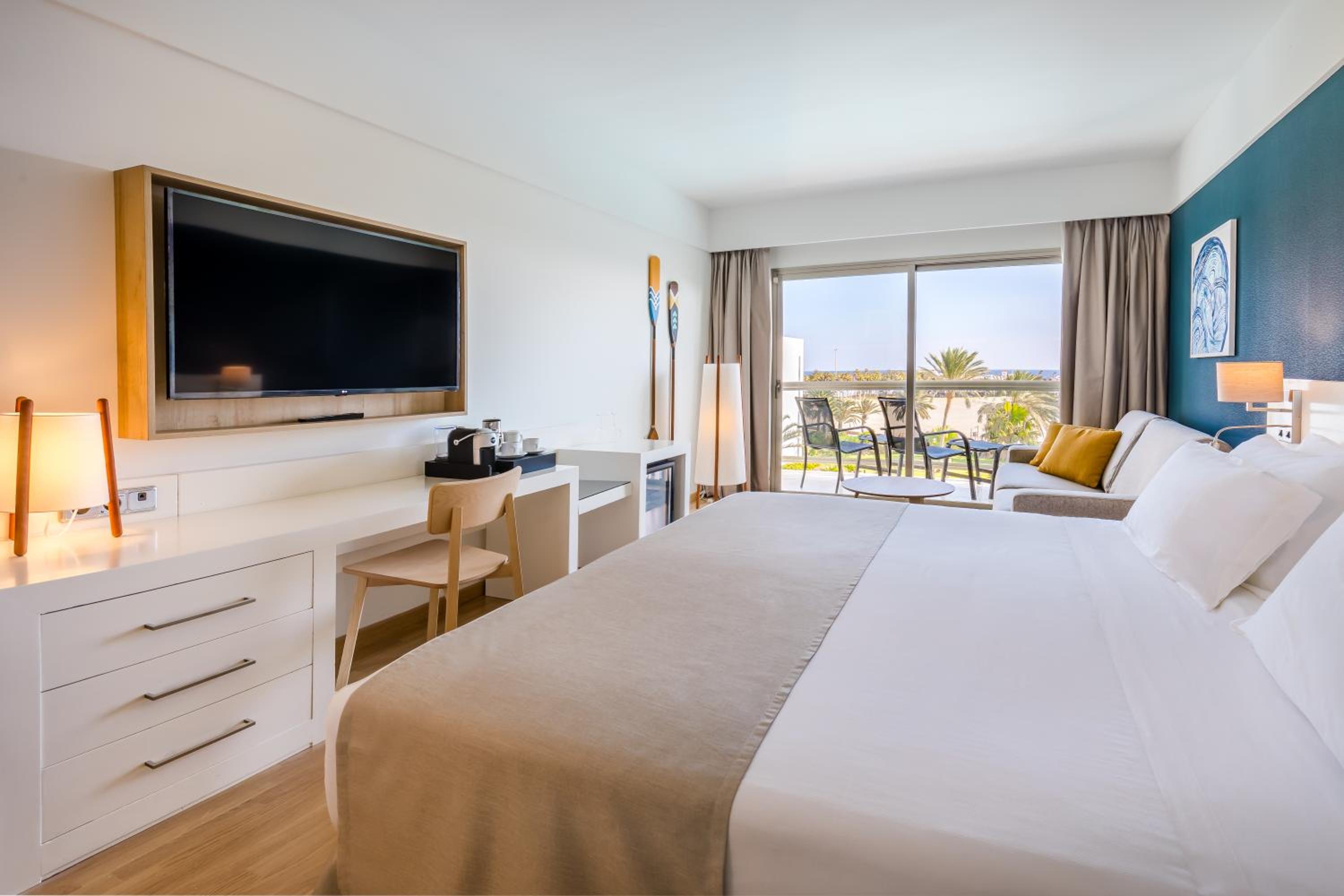 Double Room With Sea View ( 2 Adults + 1 Child ) - Photo 1