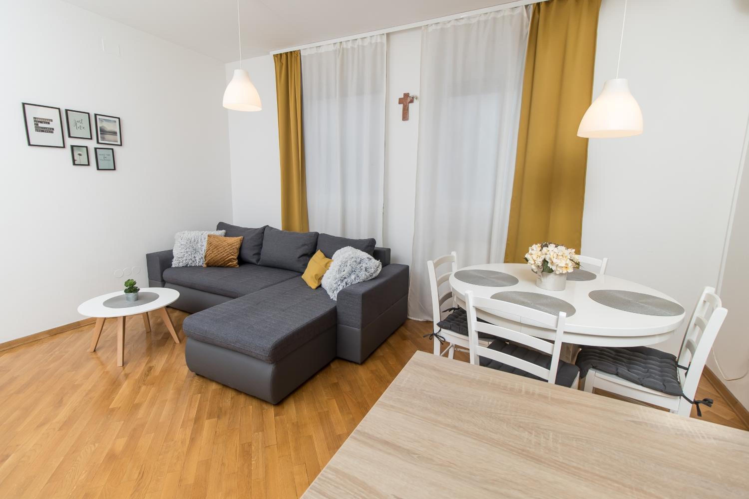 Two-Bedroom Apartment - Photo 4