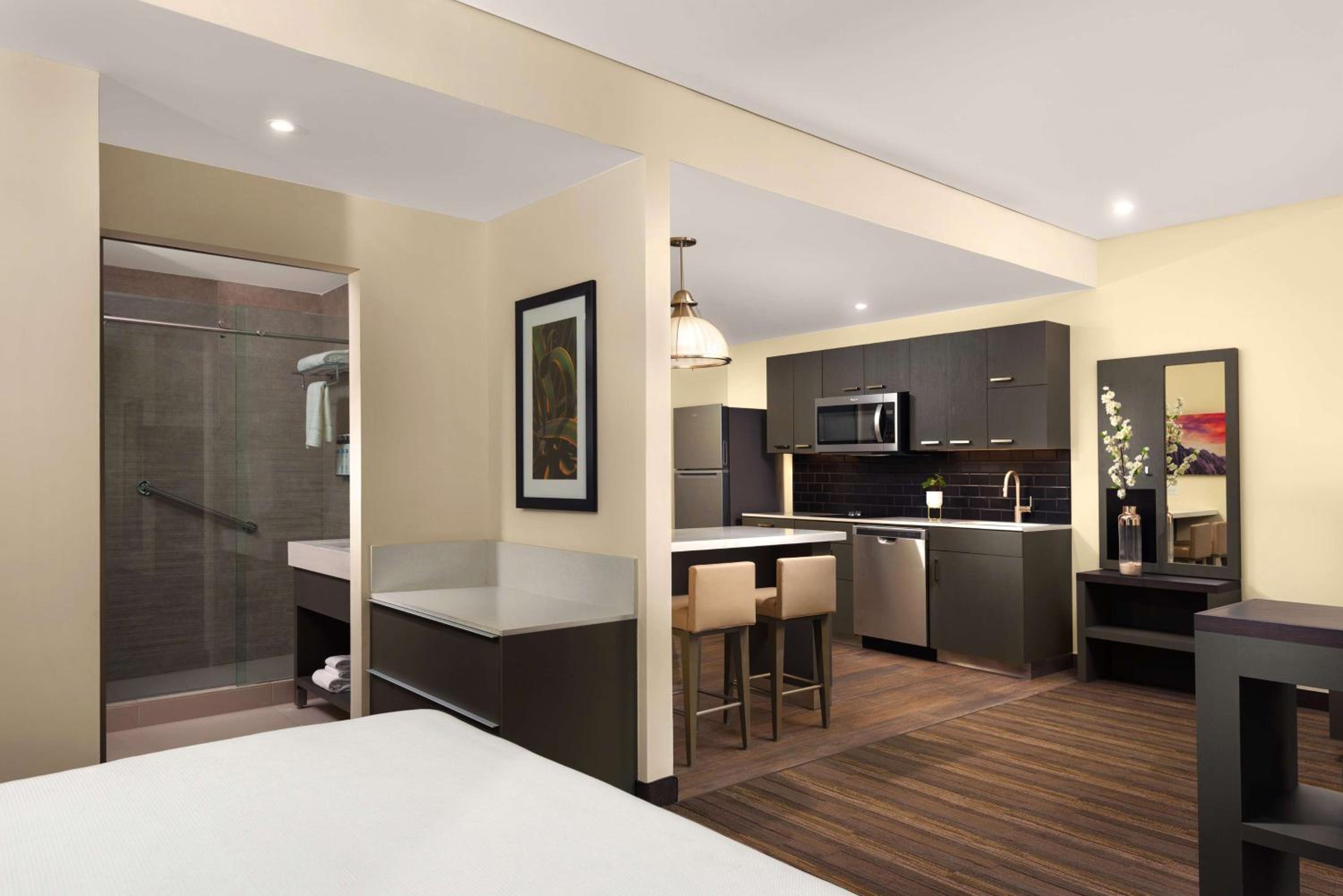 Studio with Two Queen Beds, Kitchen and Sofa Bed - Photo 1