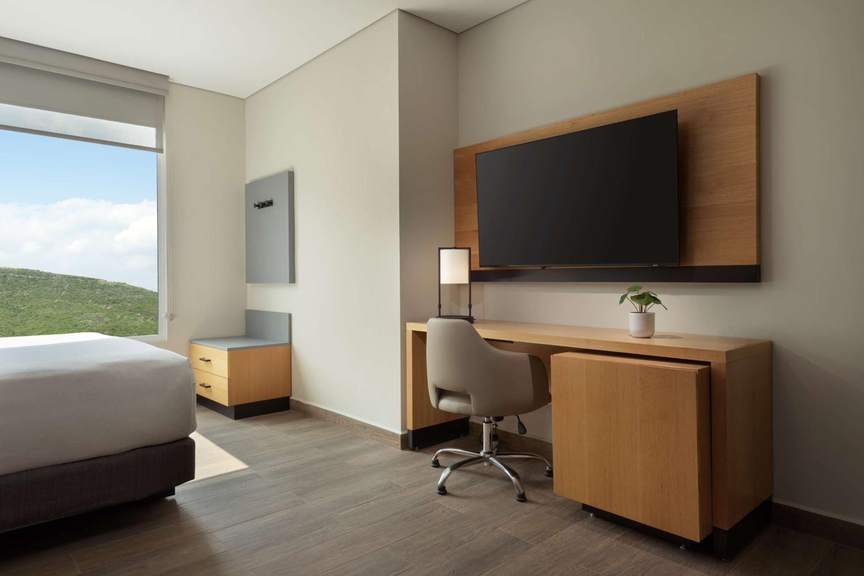 King Room with Sofa Bed - Photo 8