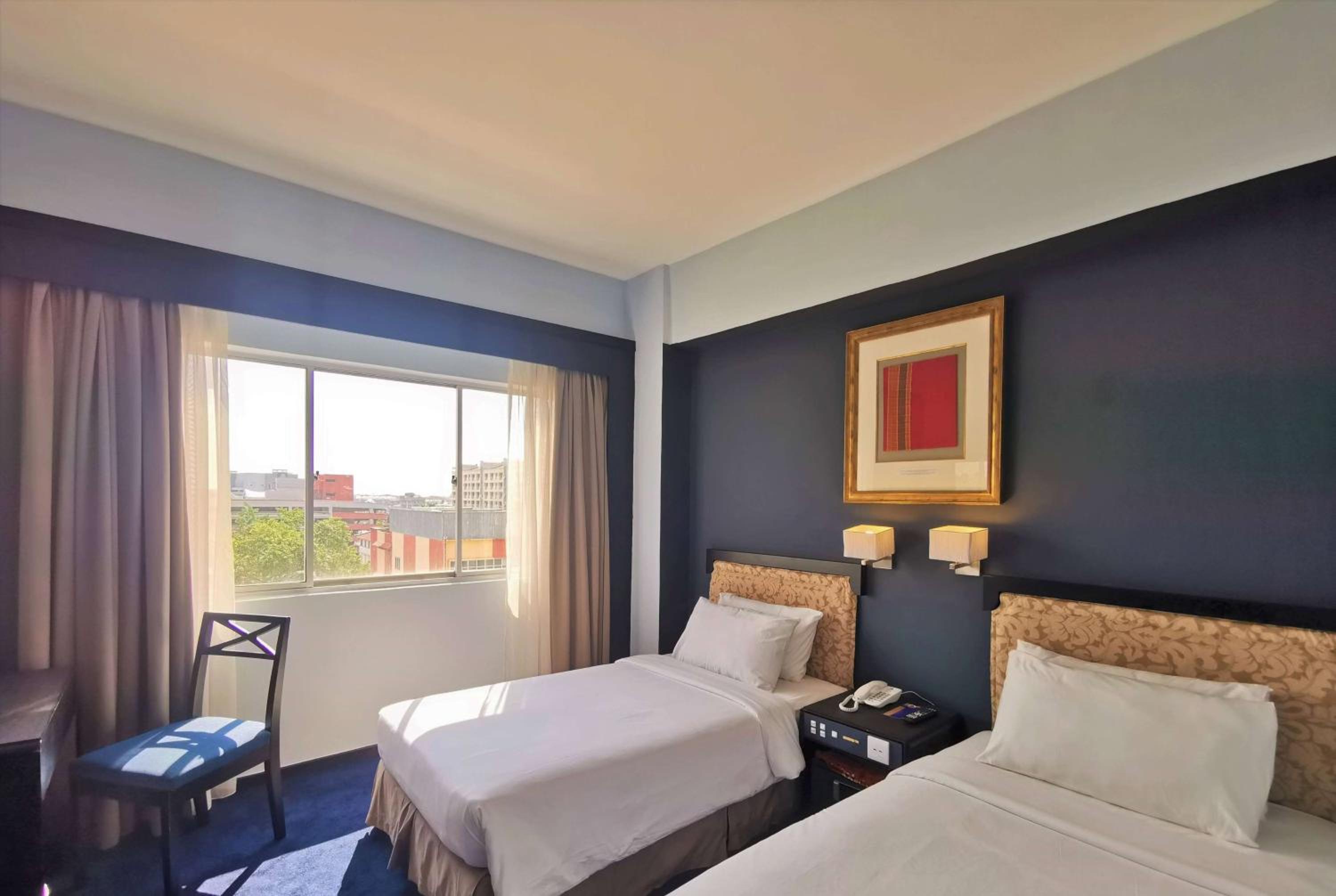 Deluxe Twin Room, Non-Smoking - Photo 4
