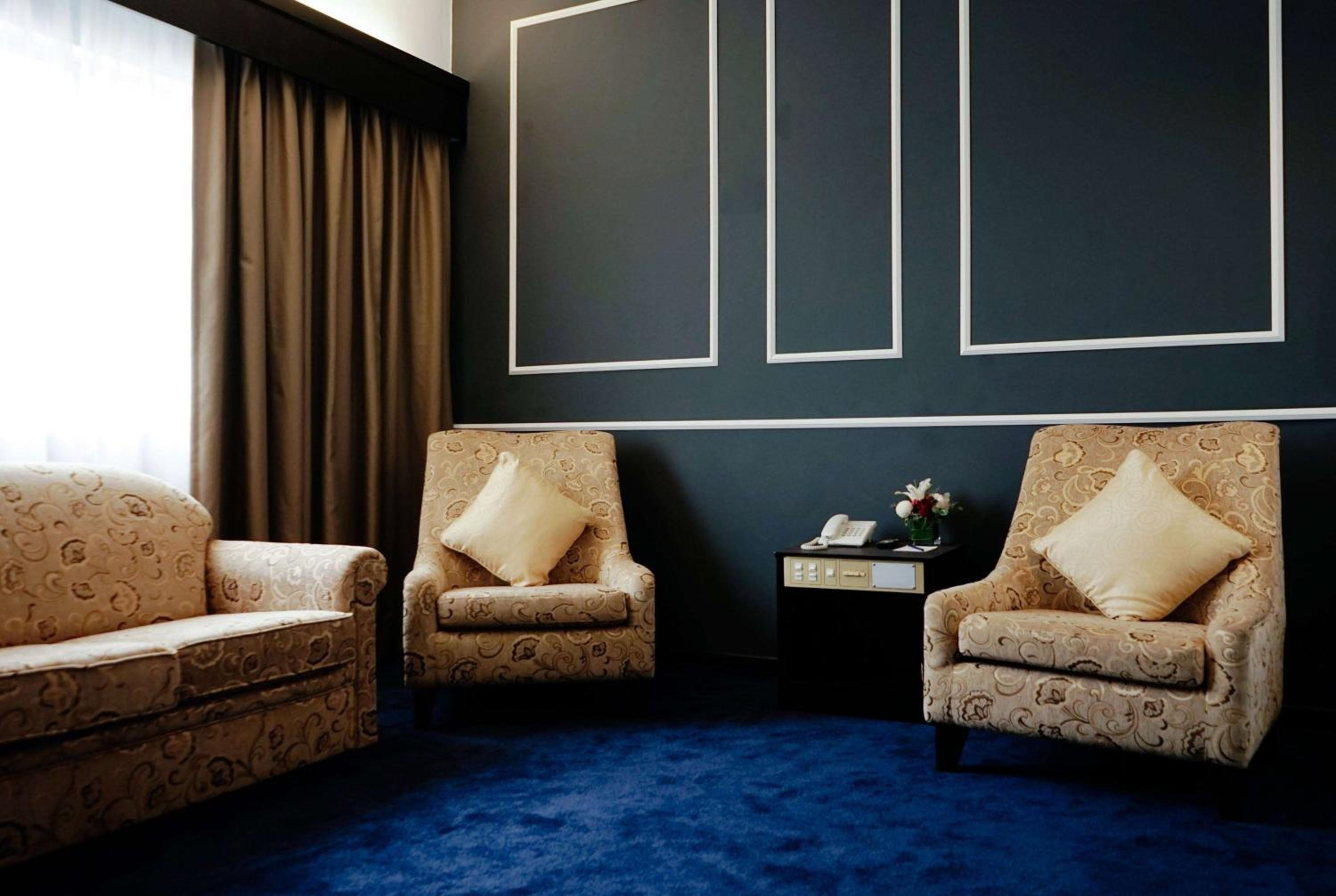 Junior Suite, Non-Smoking - Photo 8