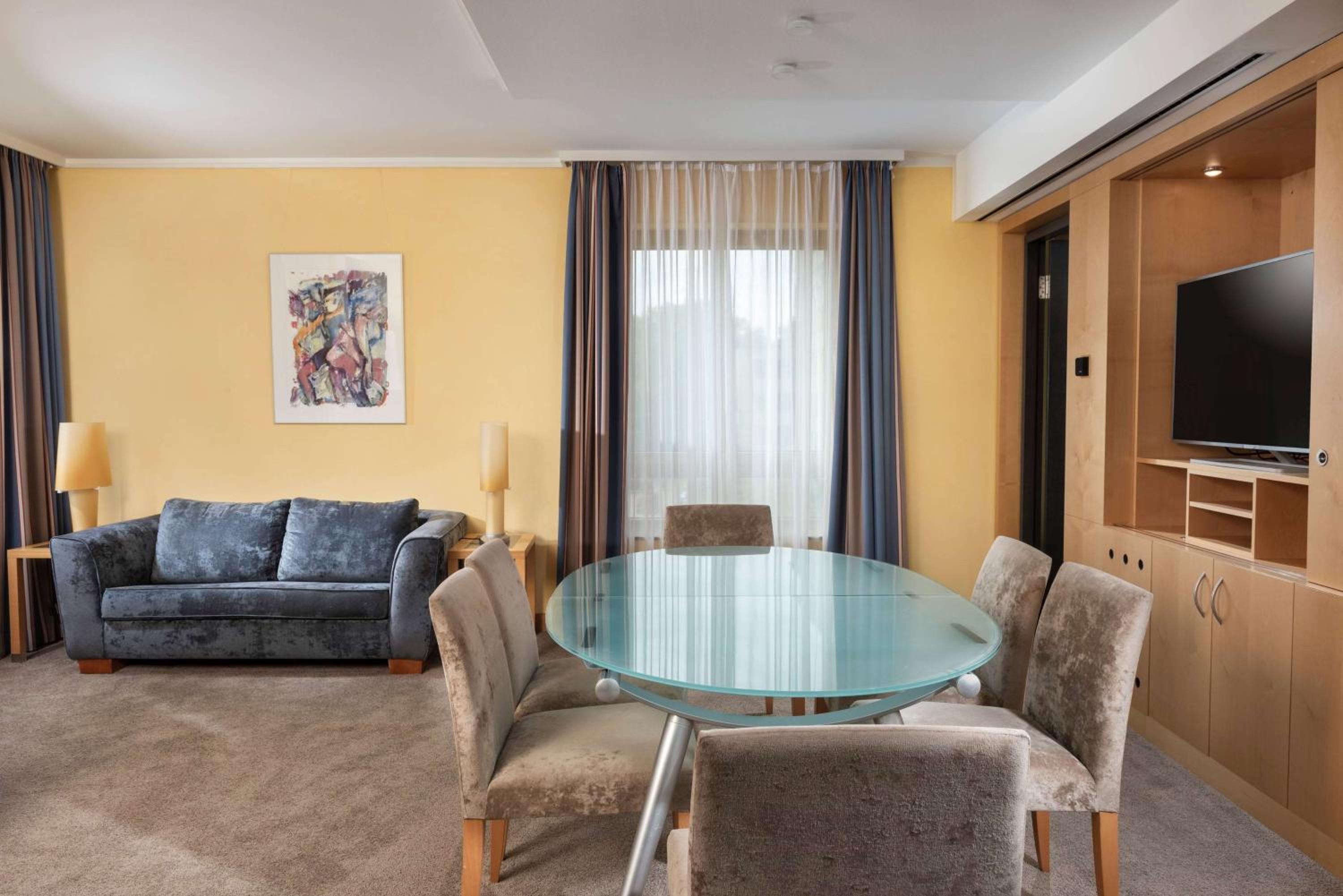 Suite - Photo 8