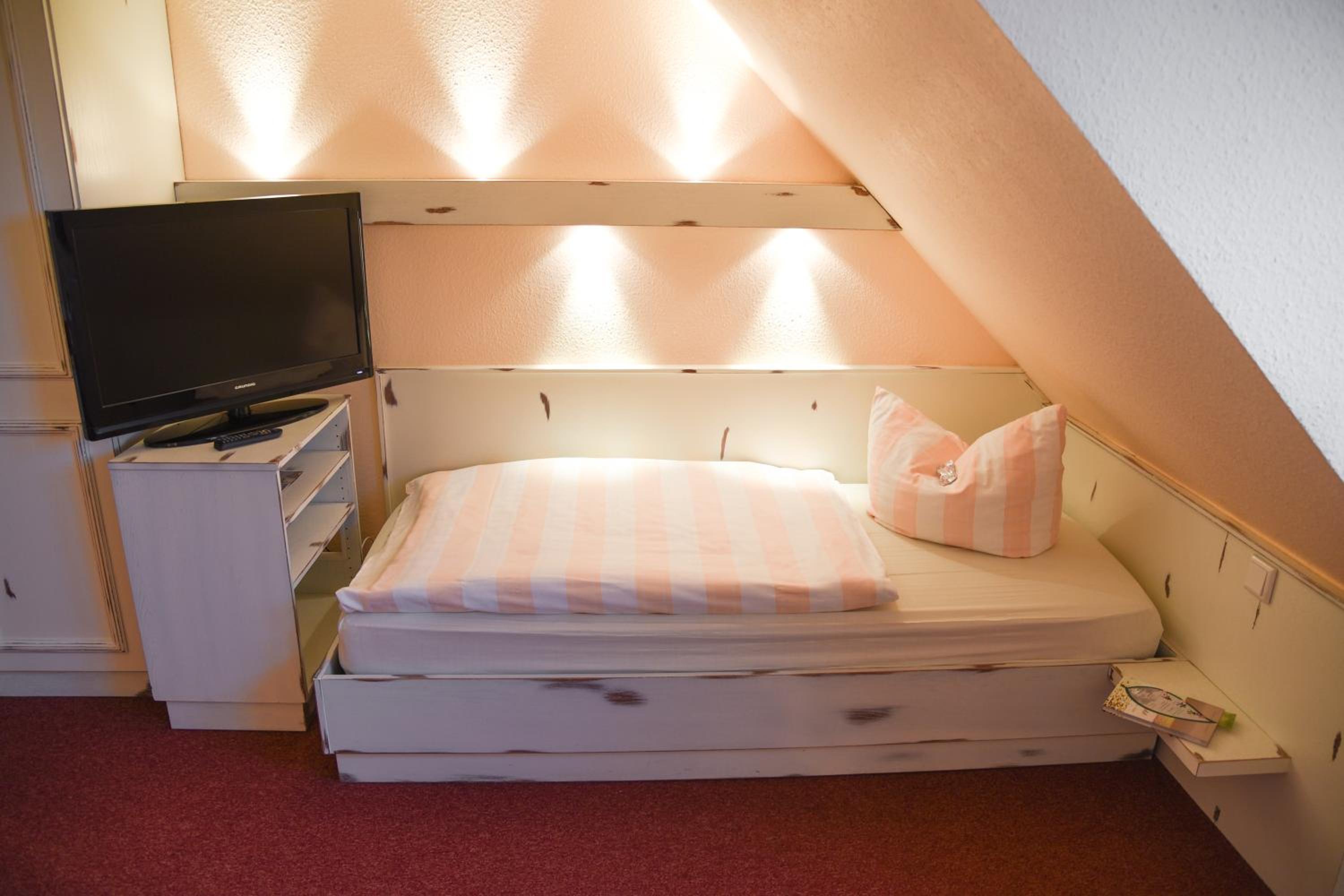 Twin Room - Photo 1