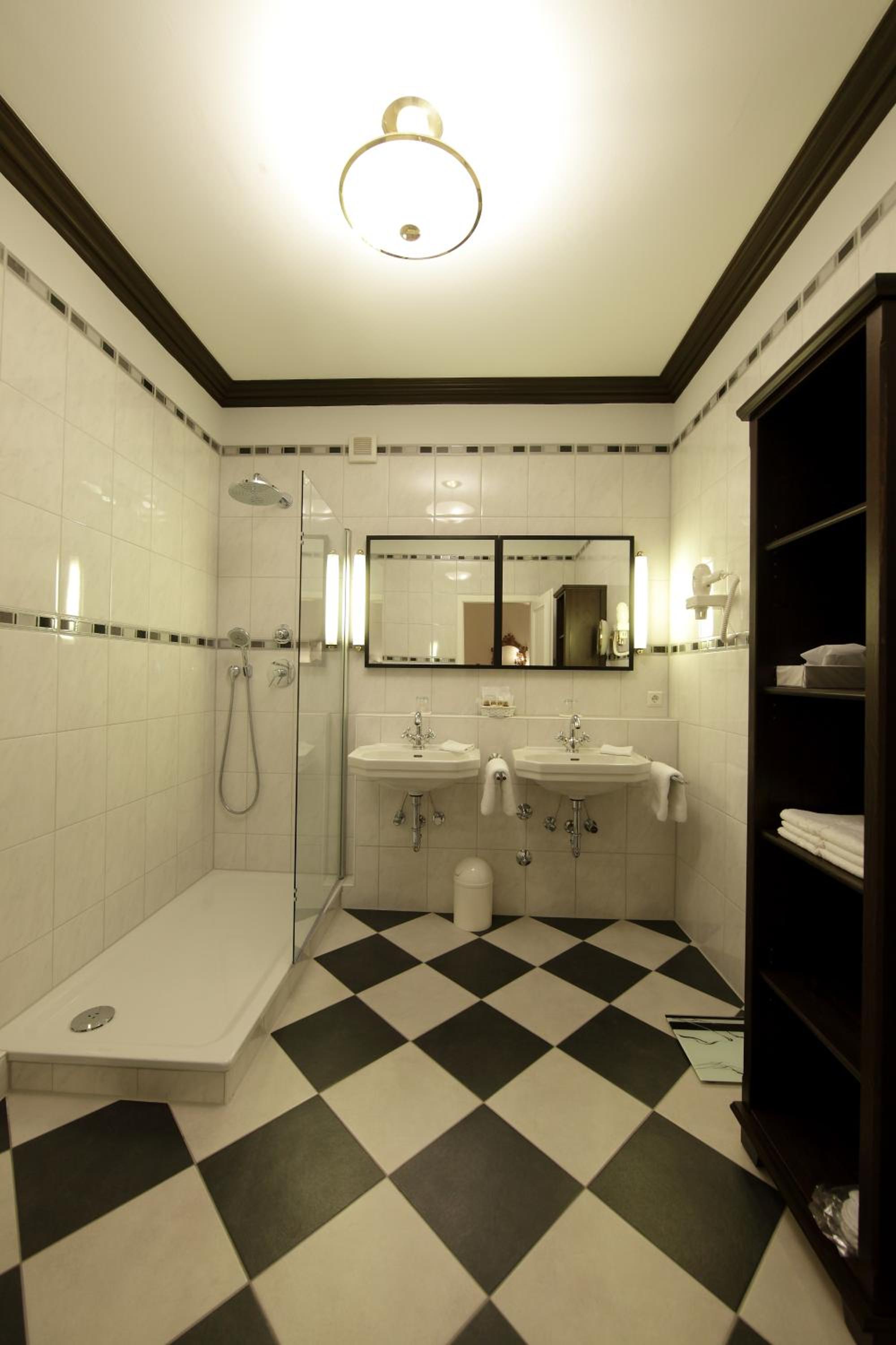 Deluxe Suite photo 3